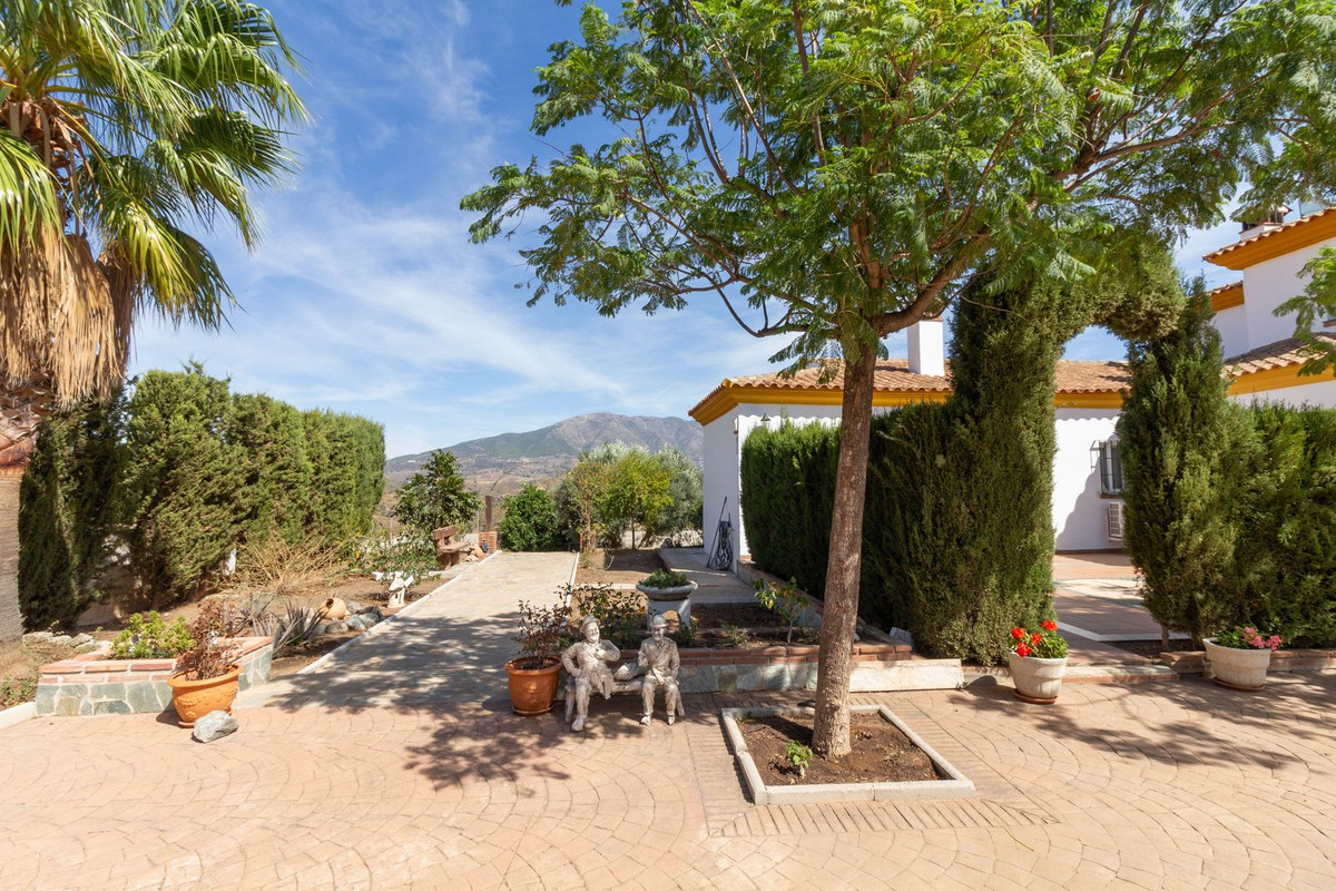 4 Bed, 2 Bath - Country House for Sale in Mijas