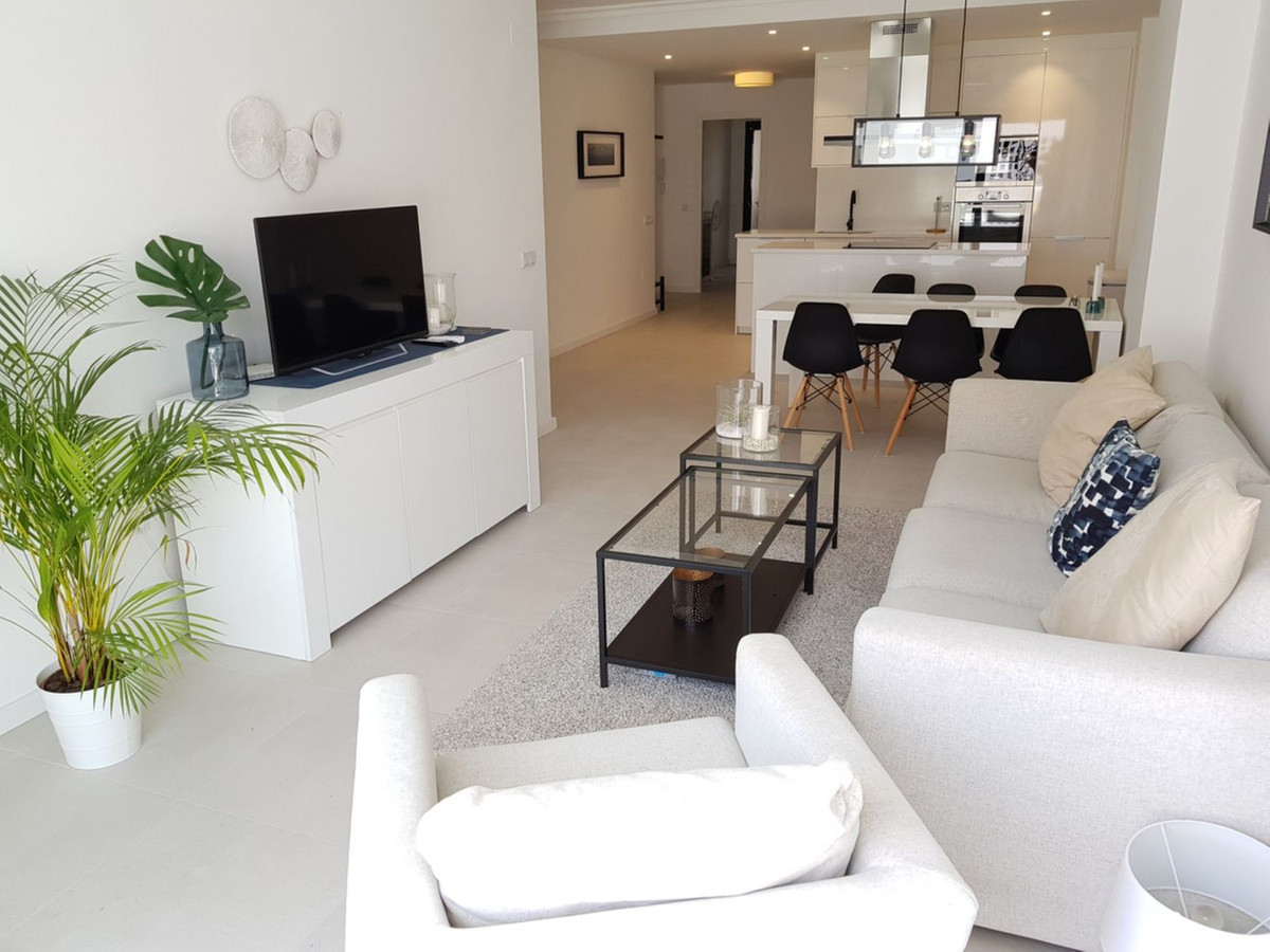 Piso de 3 Dormitorios y 2 Baños en venta en Nueva Andalucía, Marbella