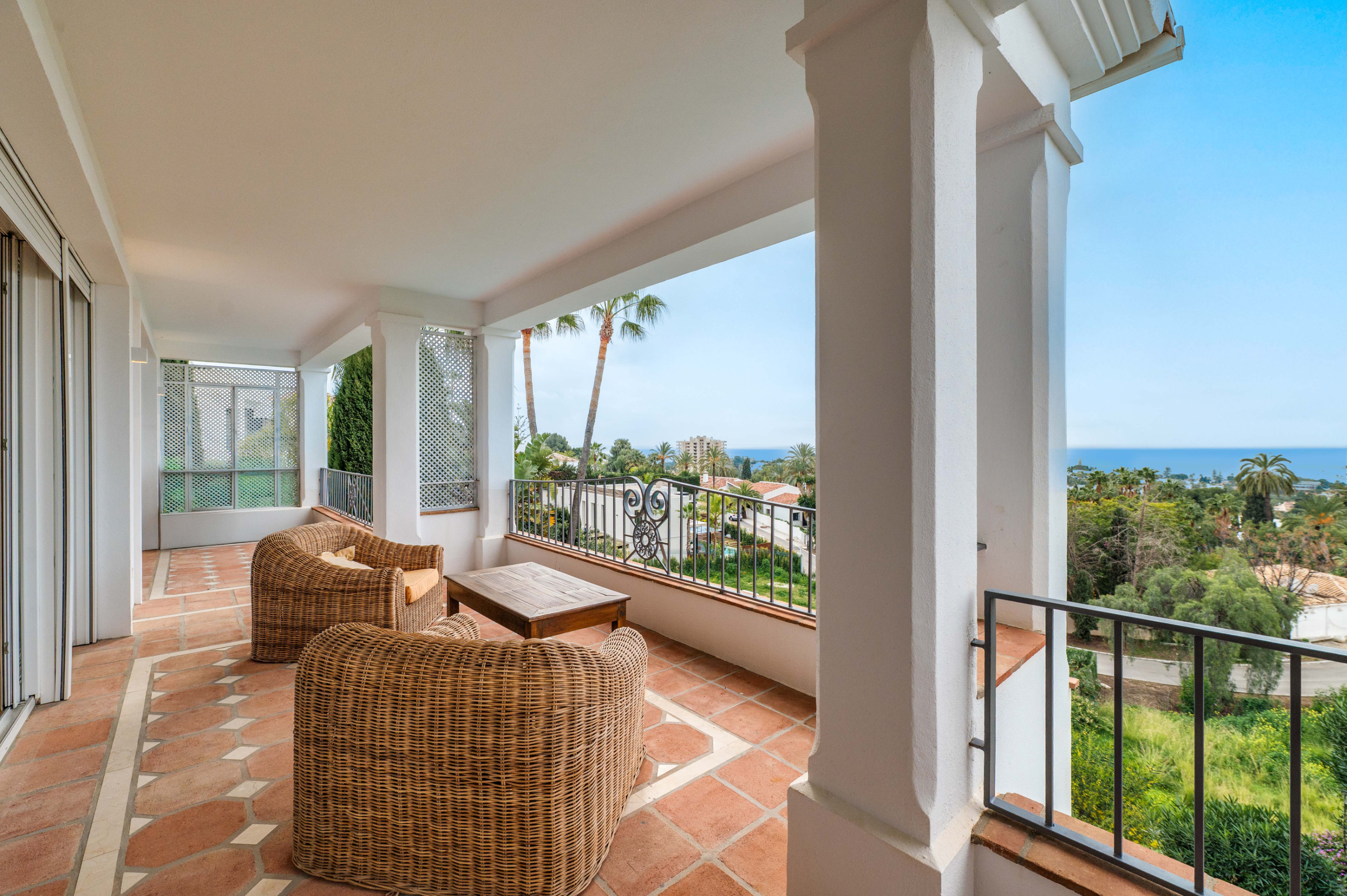 4 спални - Вила за продажба в Rio Real, Marbella