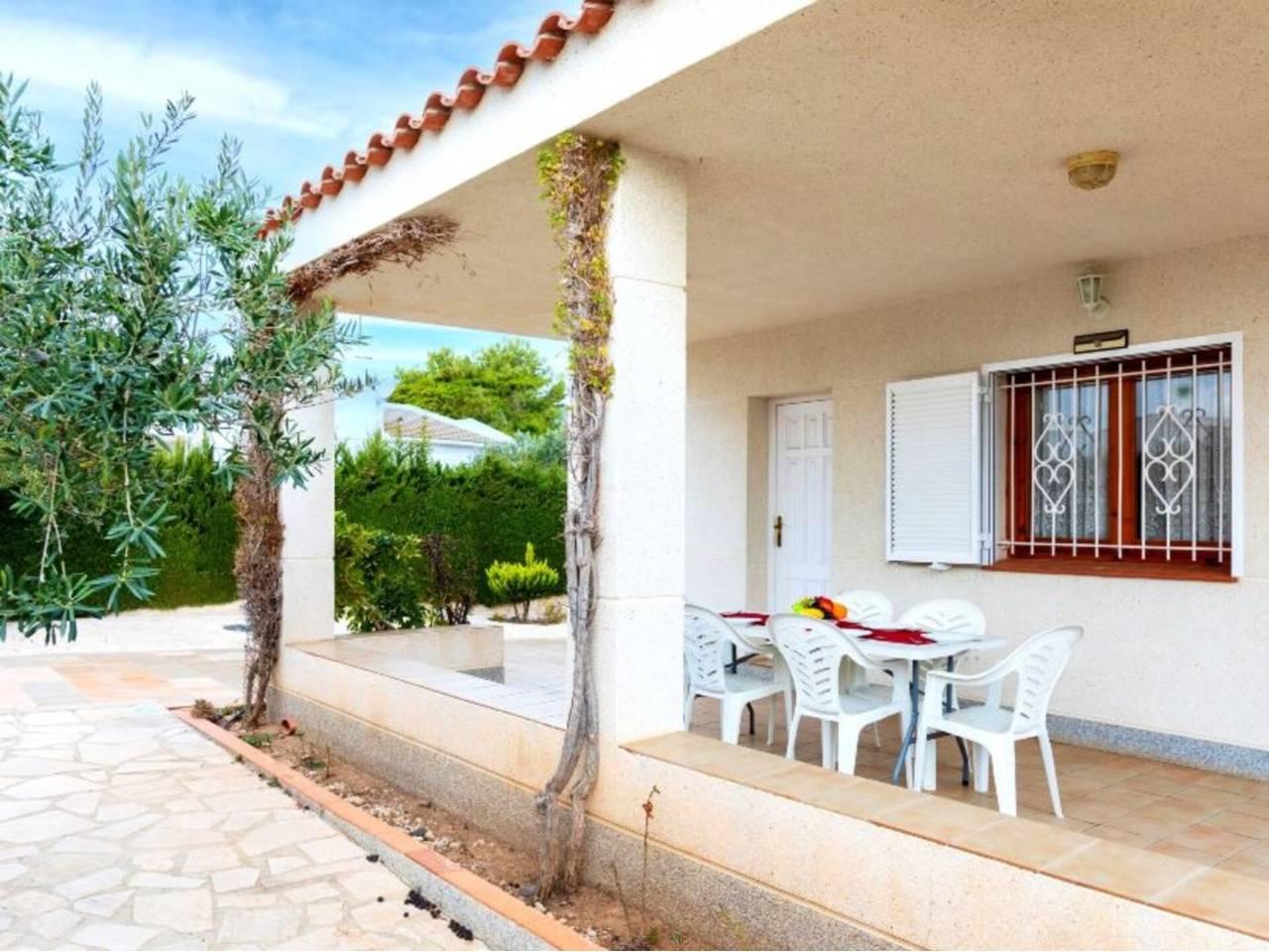 Casa Adosada de 3 Dormitorios y 1 Baño en alquiler vacacional en L'Ametlla de Mar