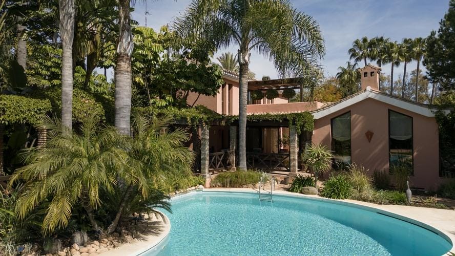 Casa de 8 Dormitorios en alquiler vacacional en Milla de Oro, Marbella