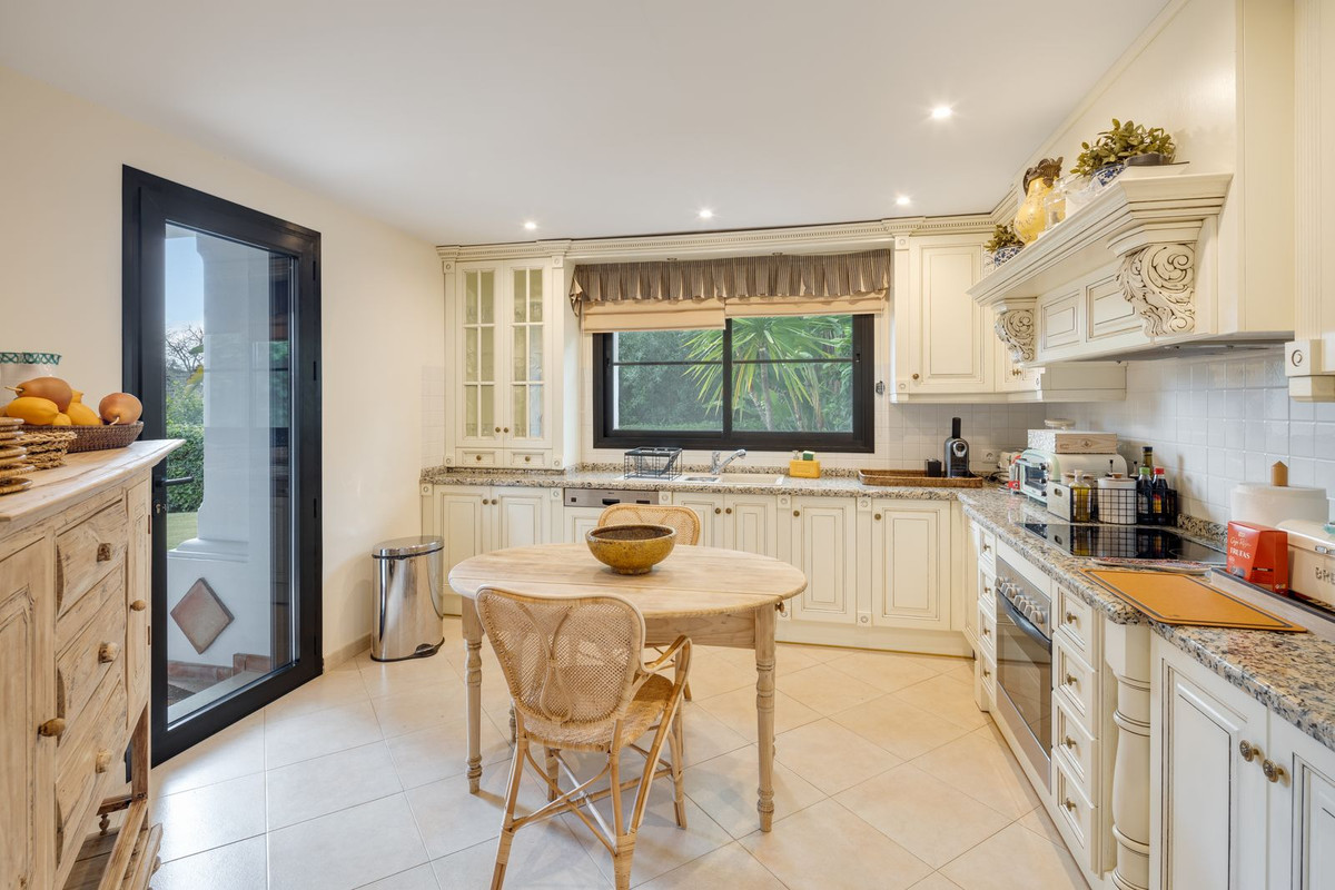 Casa de 4 Dormitorios en venta en La Quinta, Benahavís