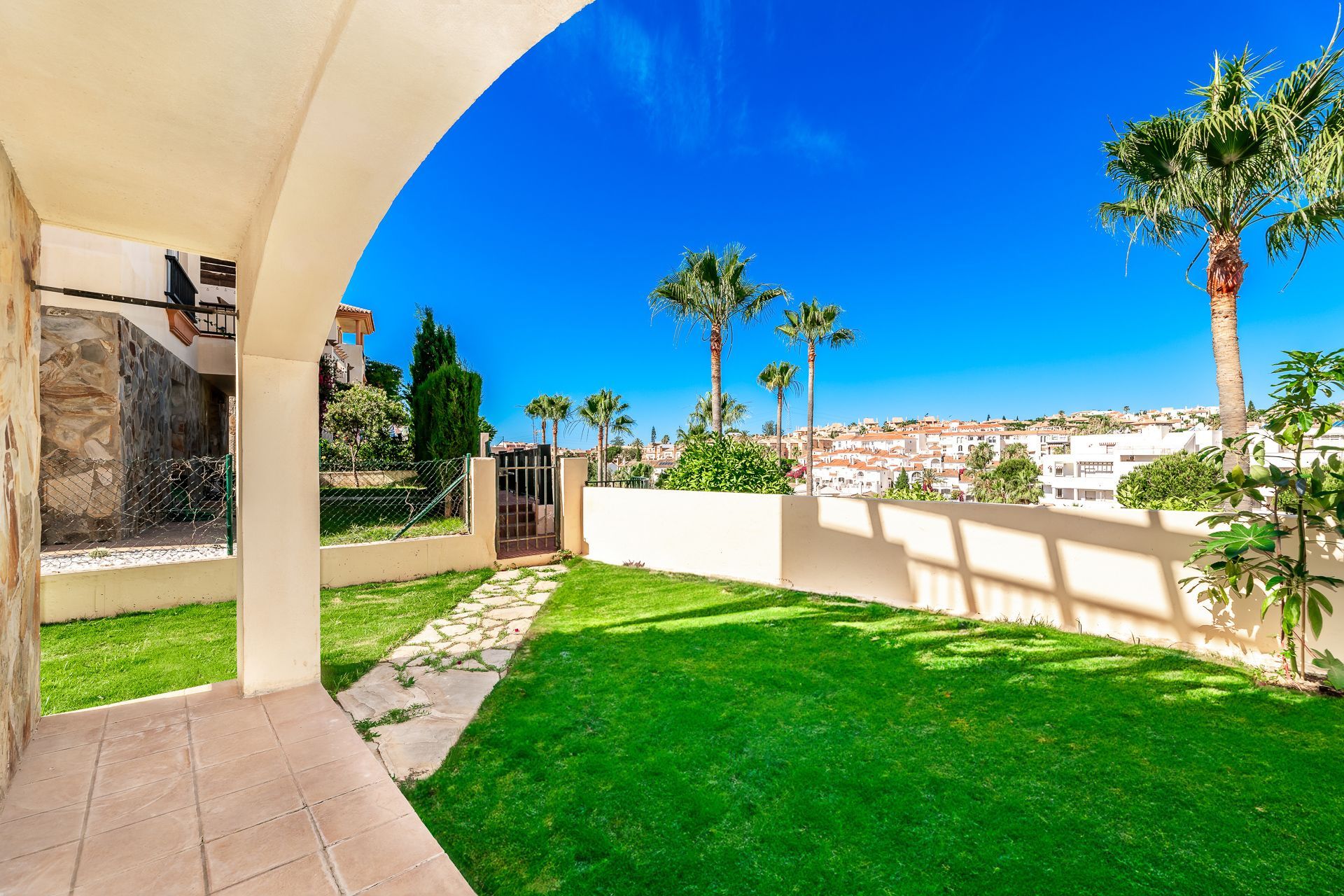5 спални, 4 бани - Вила за продажба в Riviera del Sol, Mijas