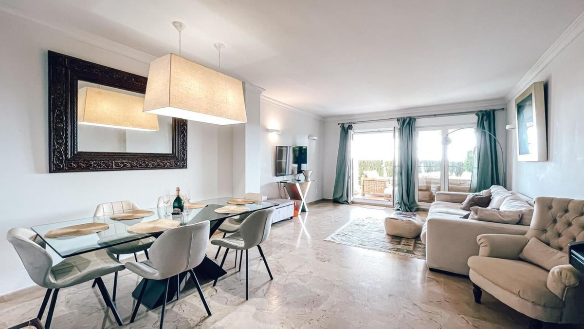 3 Bed - Apartment for Sale in Nueva Andalucia, Marbella