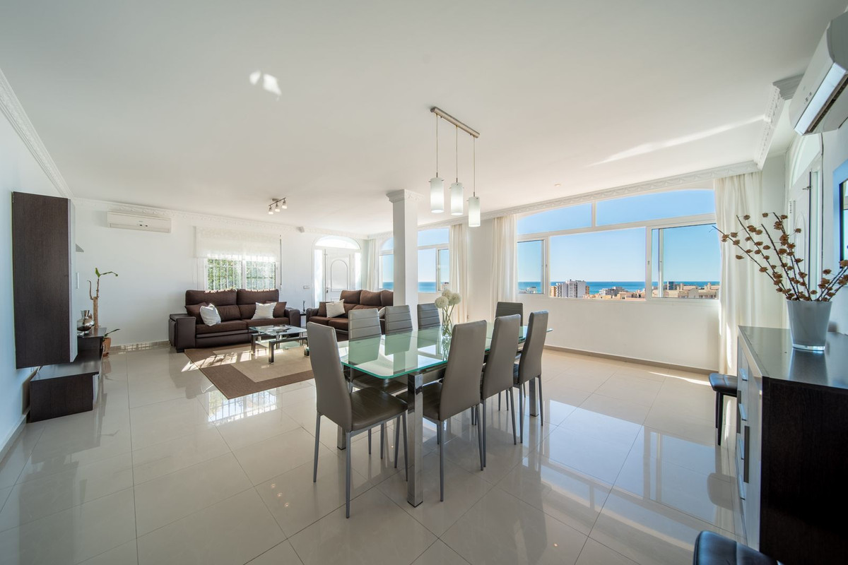 Casa de 4 Dormitorios y 3 Baños en venta en Torreblanca del Sol, Fuengirola