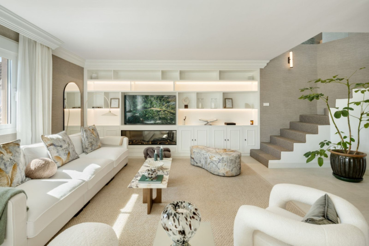 5 Bed, 5 Bath - Penthouse for Sale in Nagueles, Marbella