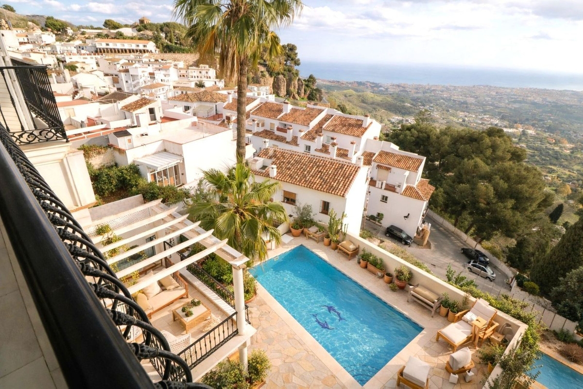 4 Bed - Townhouse for Sale in Mijas