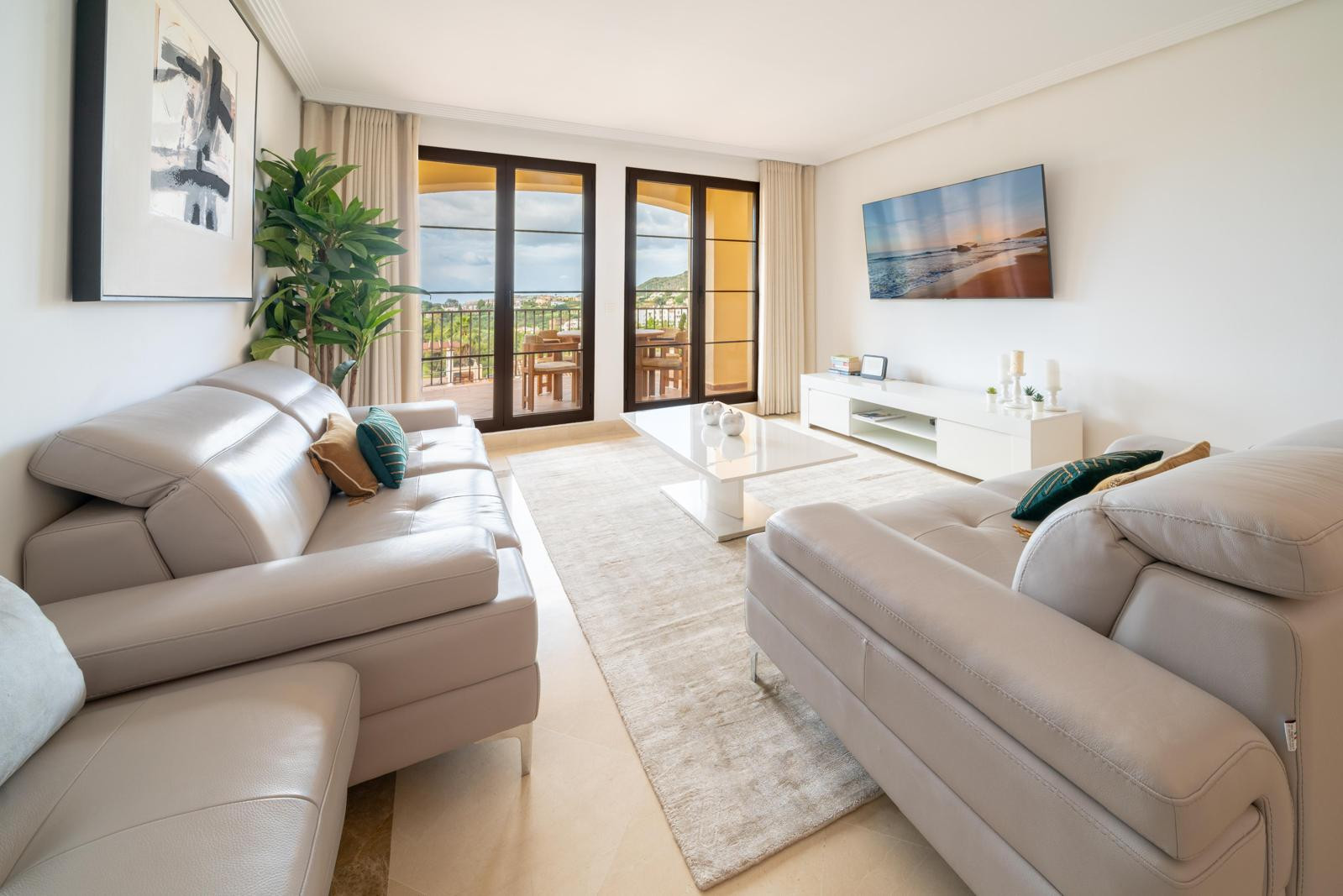 Piso de 3 Dormitorios en venta en Nueva Milla de Oro, Estepona