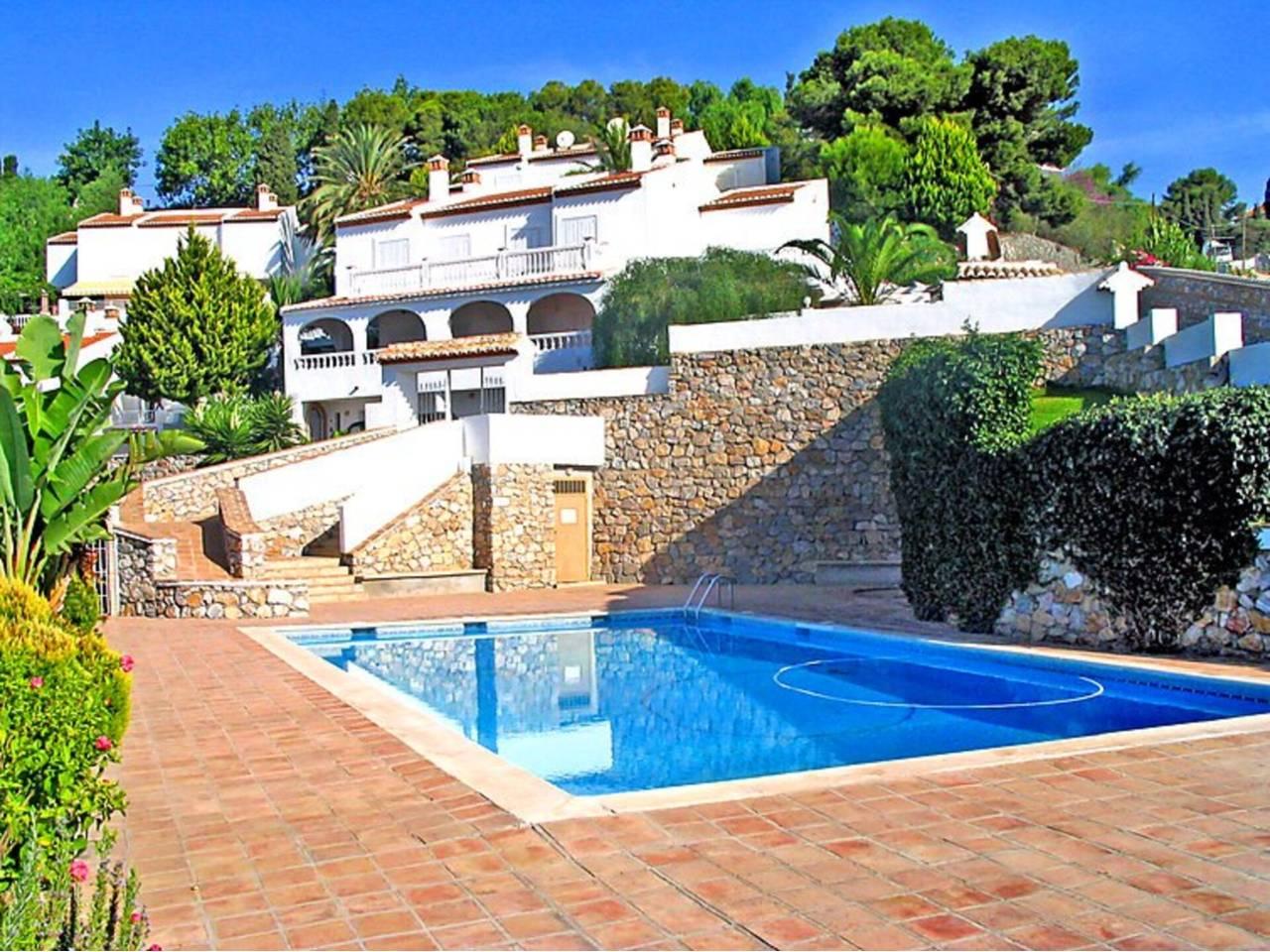 Casa Adosada de 6 Dormitorios y 5 Baños en alquiler vacacional en Almuñecar