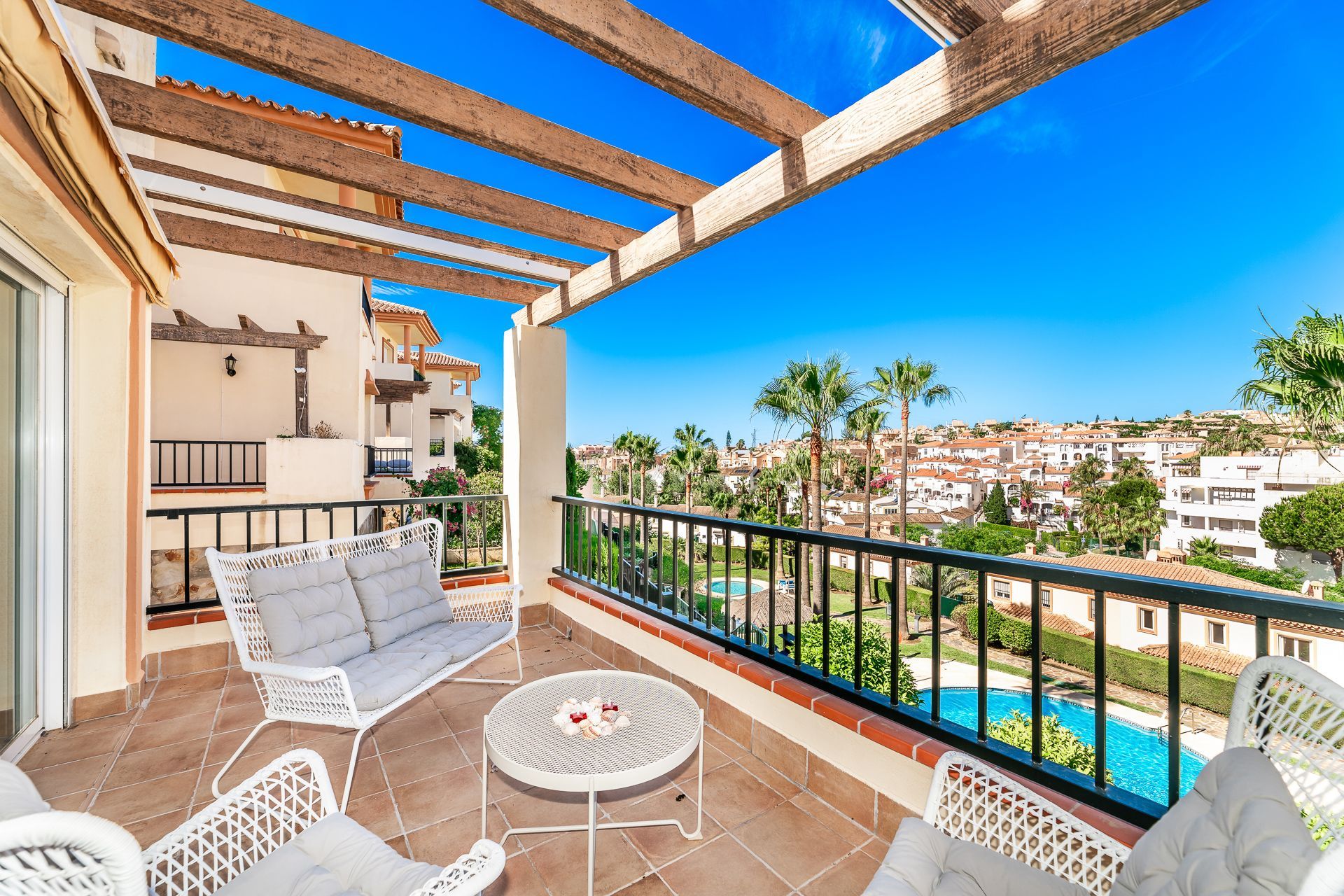 5 спални, 4 бани - Вила за продажба в Riviera del Sol, Mijas