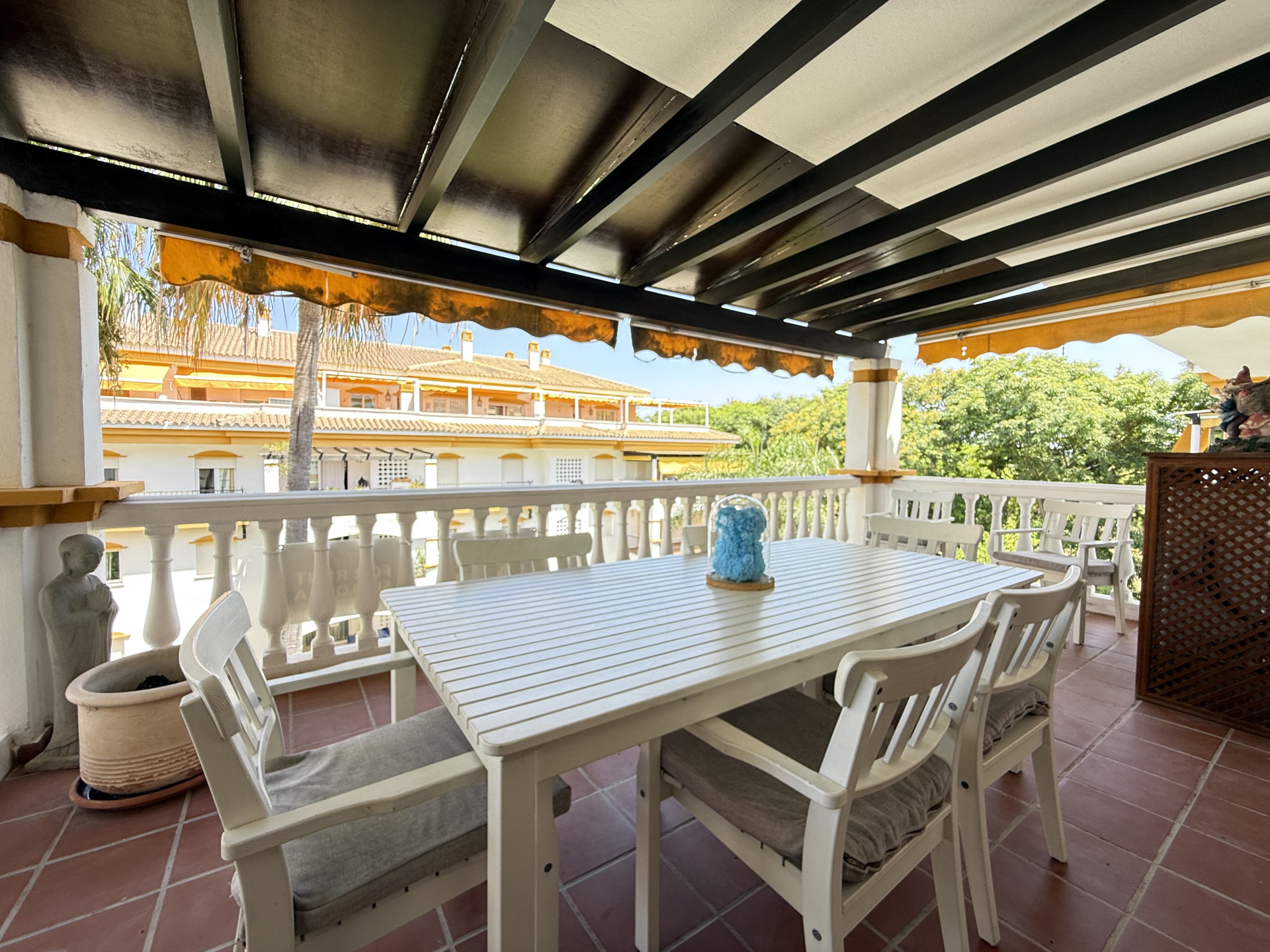 Piso de 3 Dormitorios y 2 Baños en venta en Nueva Andalucía, Marbella