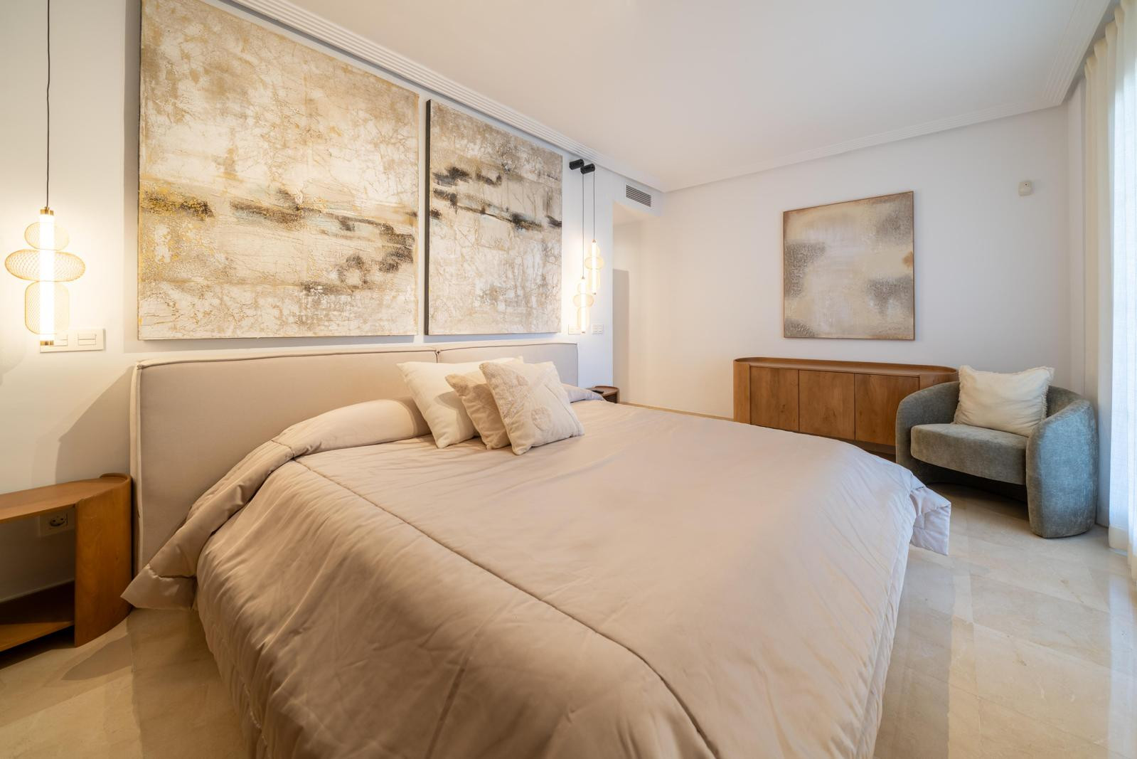 Piso de 3 Dormitorios en venta en Nueva Milla de Oro, Estepona