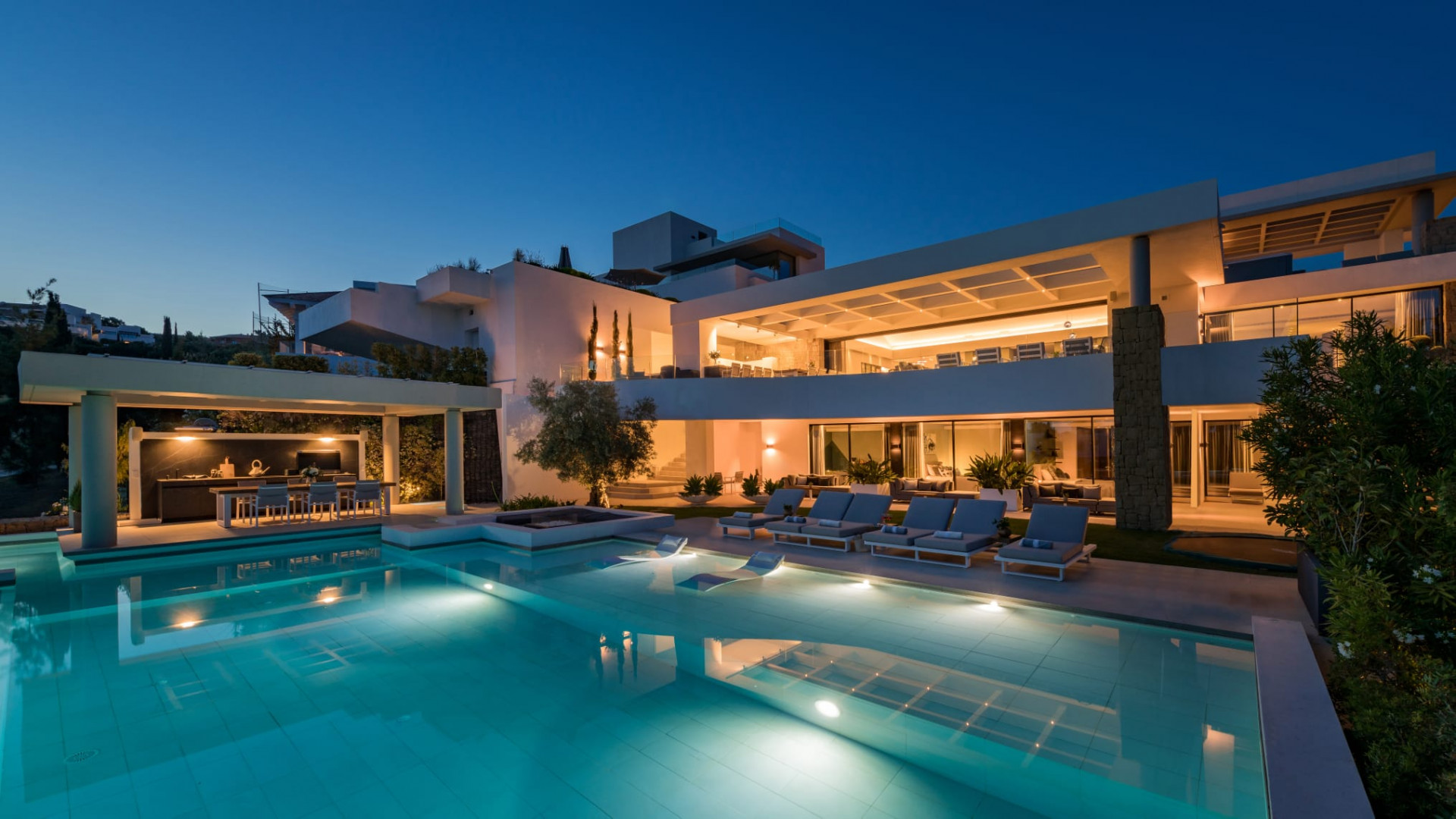 Casa de 5 Dormitorios en venta en Los Flamingos, Benahavís