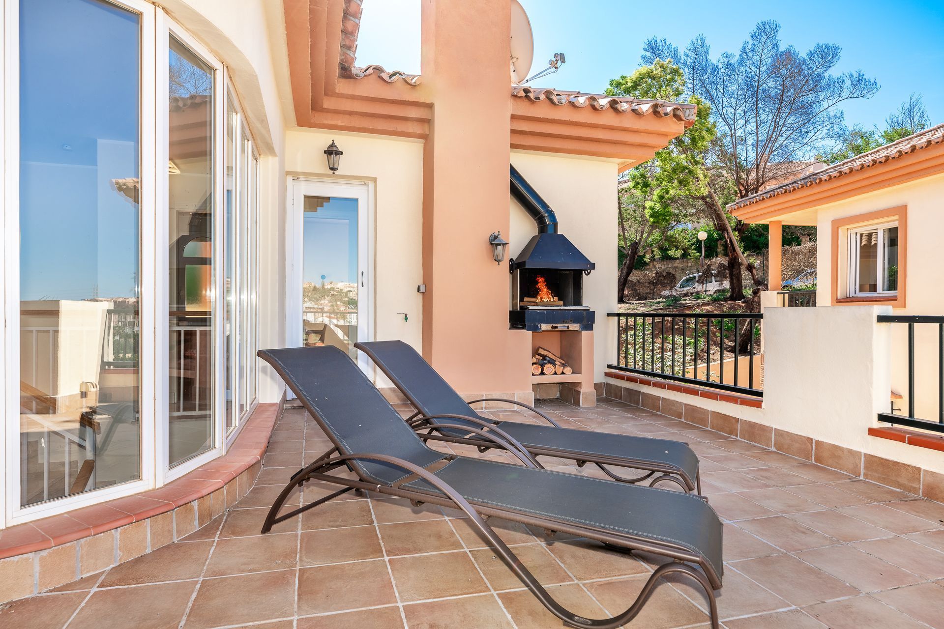 5 спални, 4 бани - Вила за продажба в Riviera del Sol, Mijas
