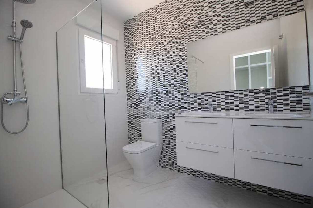 Casa de 6 Dormitorios en venta en El Pinós
