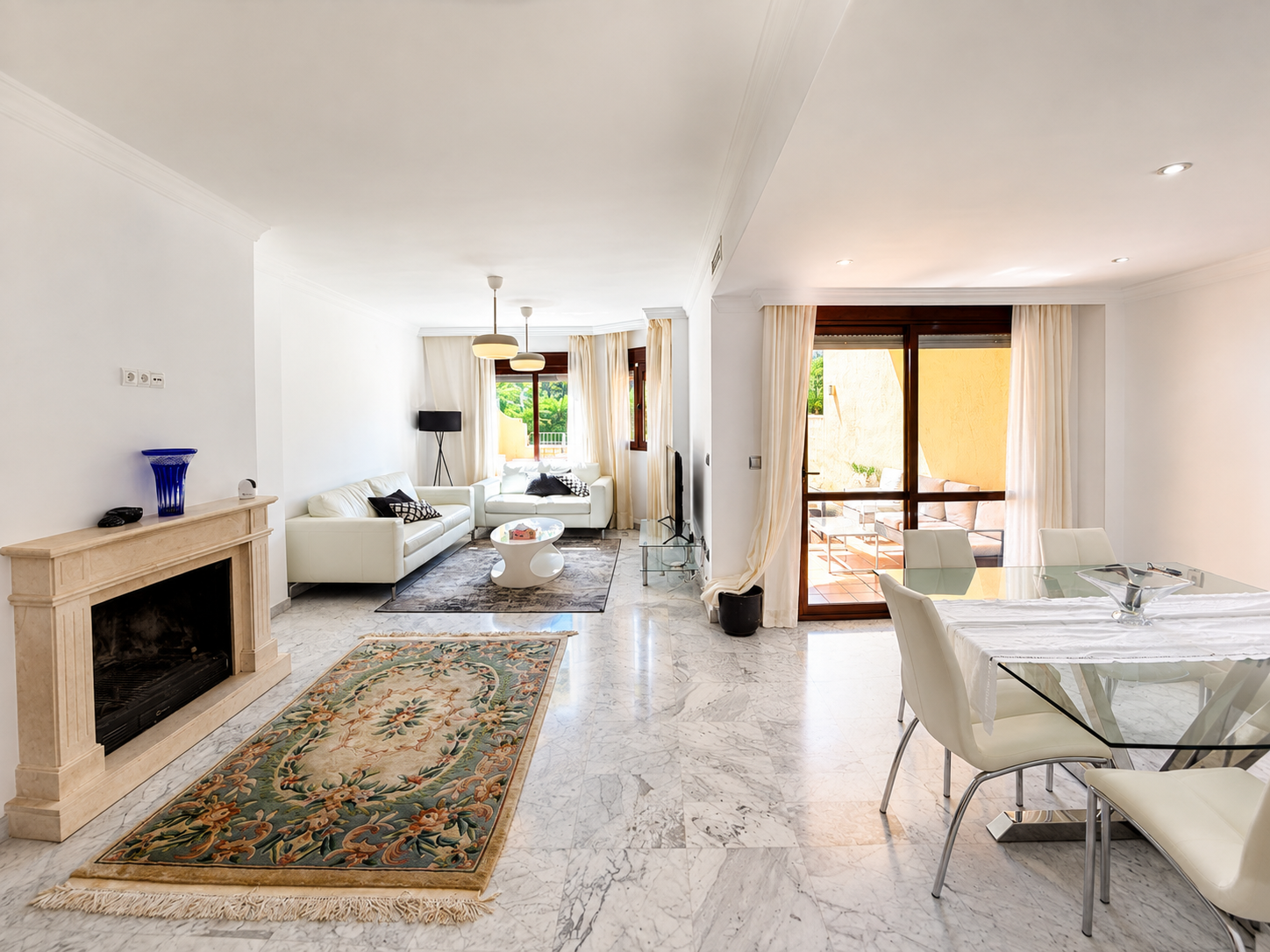 Casa Adosada de 3 Dormitorios y 4 Baños en venta en Milla de Oro, Marbella