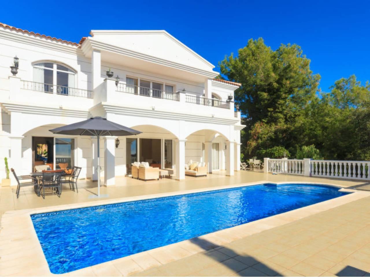 Casa Adosada de 4 Dormitorios y 4 Baños en alquiler vacacional en Nerja