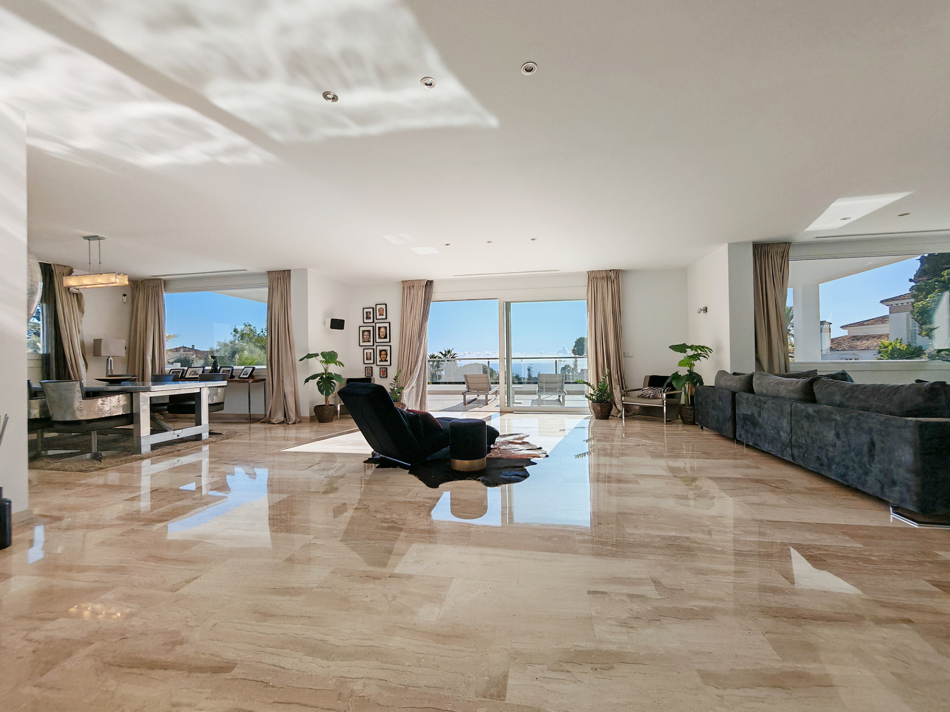 Casa de 6 Dormitorios y 5 Baños en venta en El Rosario, Marbella