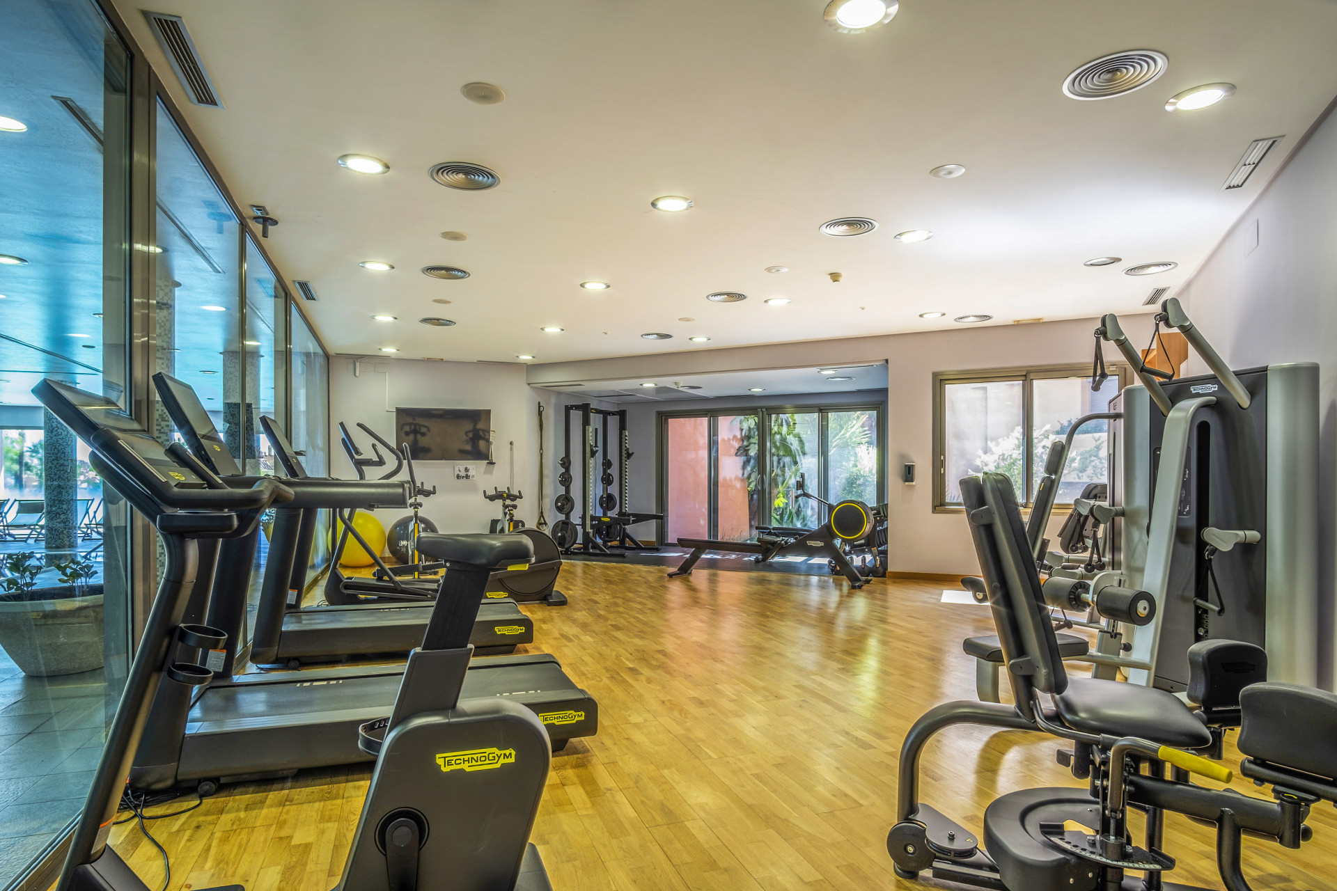 Piso de 2 Dormitorios y 2 Baños en venta en Milla de Oro, Marbella