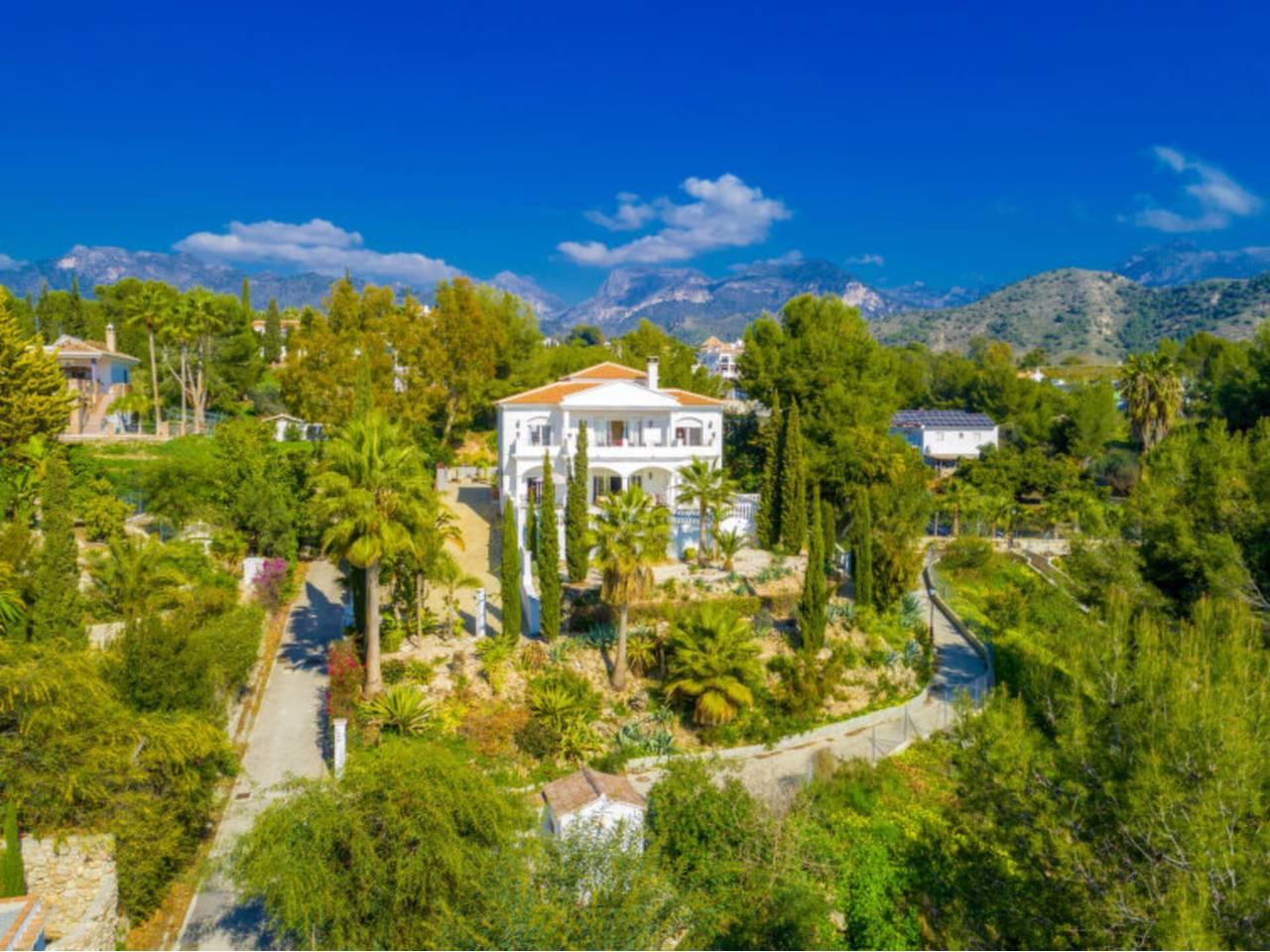 Casa Adosada de 4 Dormitorios y 4 Baños en alquiler vacacional en Nerja
