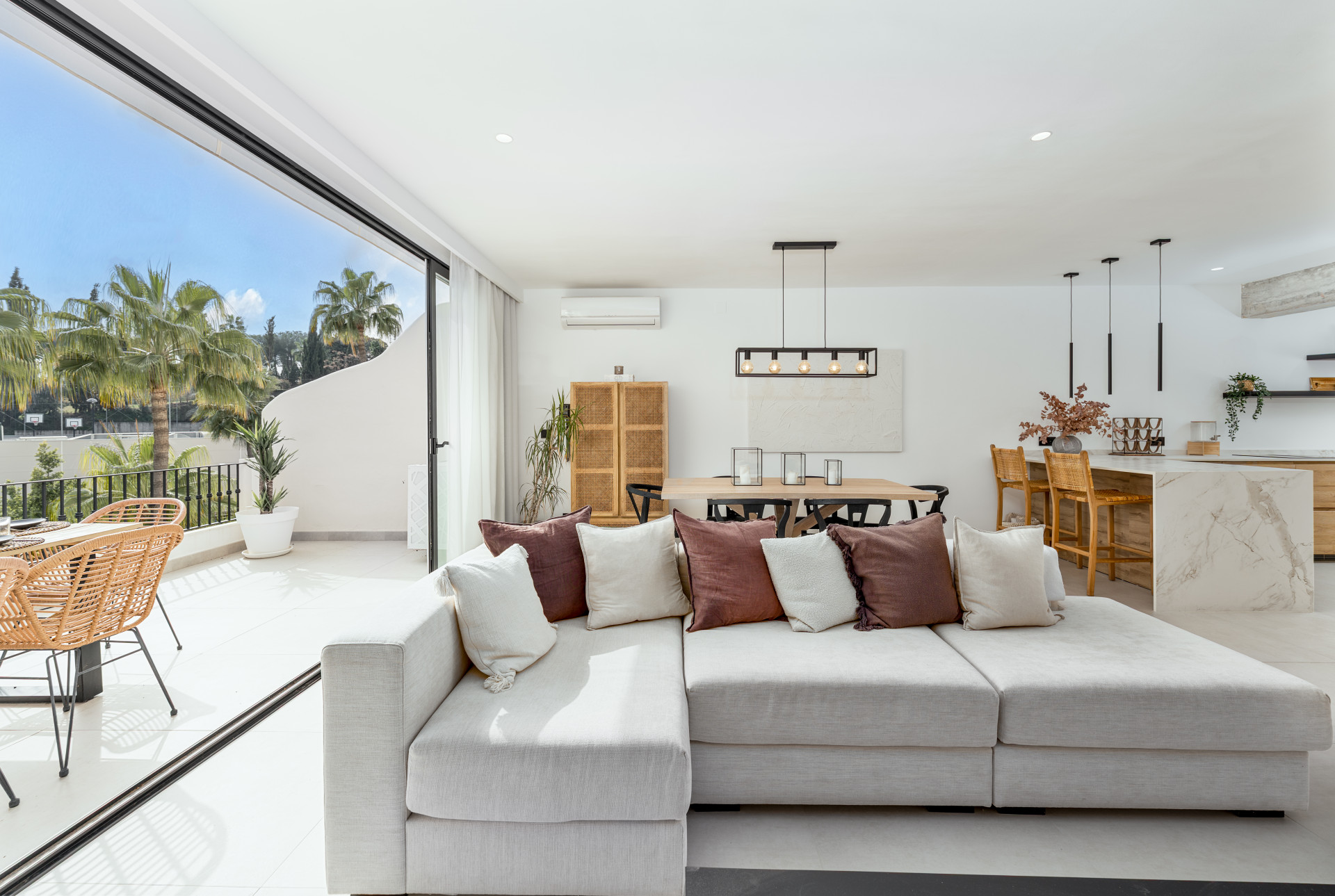 Casa Adosada de 3 Dormitorios y 3 Baños en venta en Nueva Andalucía, Marbella