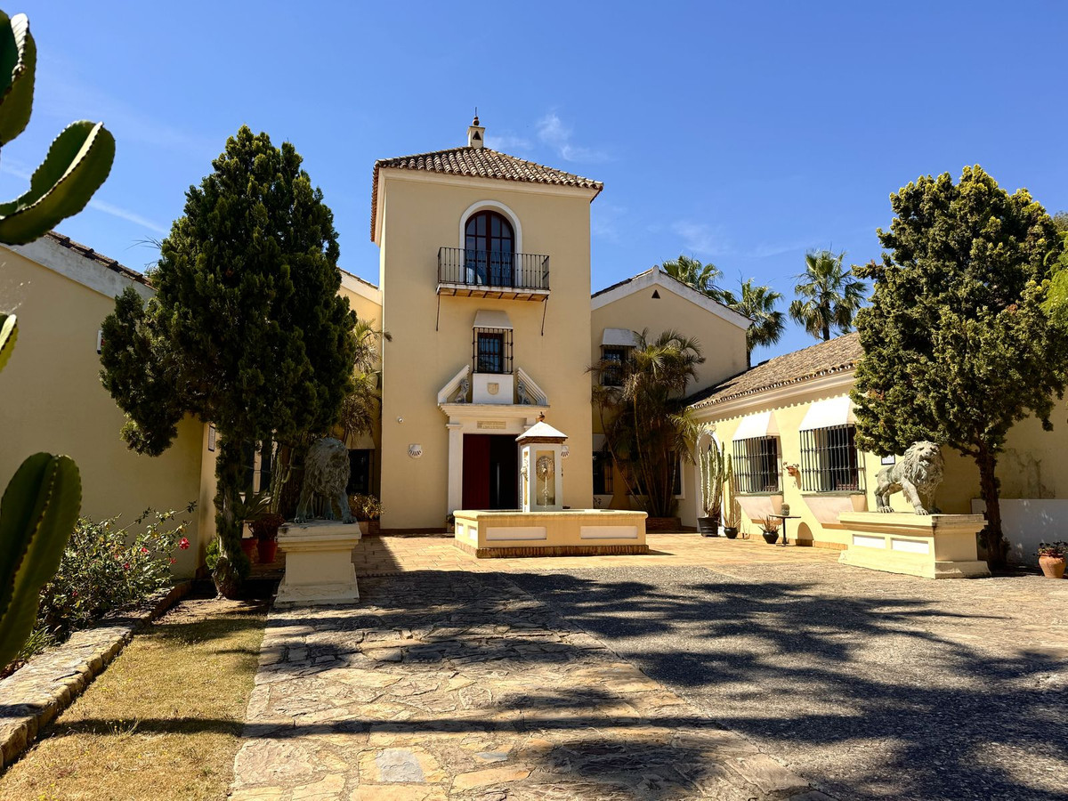 3 Bed, 3 Bath - Villa for Sale in Manilva