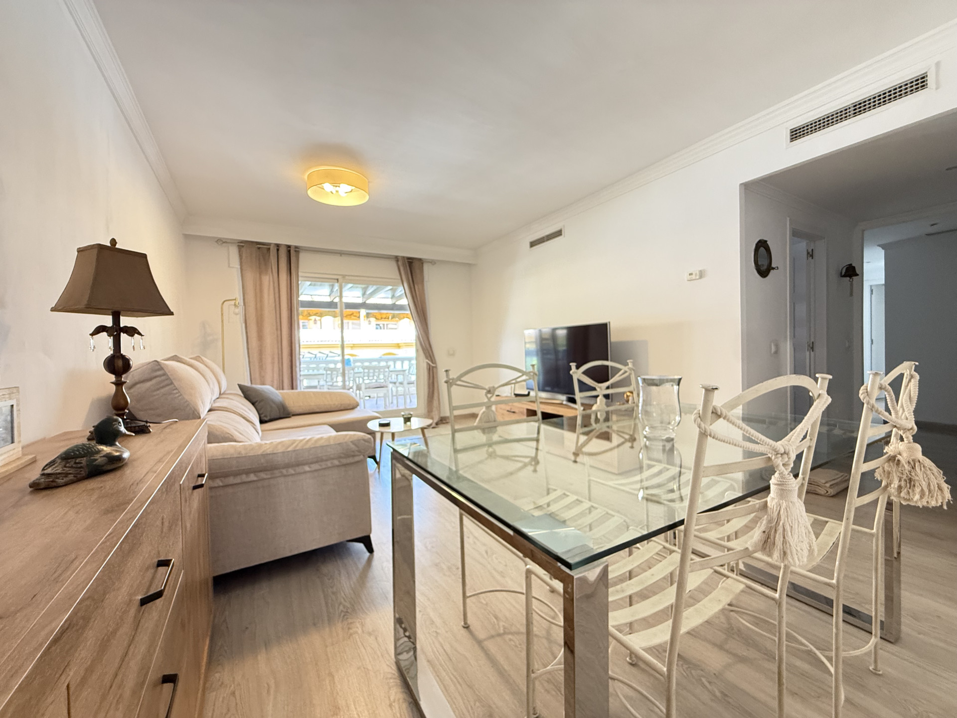 Piso de 3 Dormitorios y 2 Baños en venta en Nueva Andalucía, Marbella