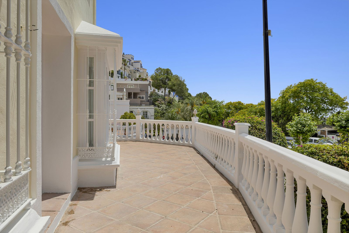 Casa Adosada de 3 Dormitorios y 2 Baños en venta en Benahavís