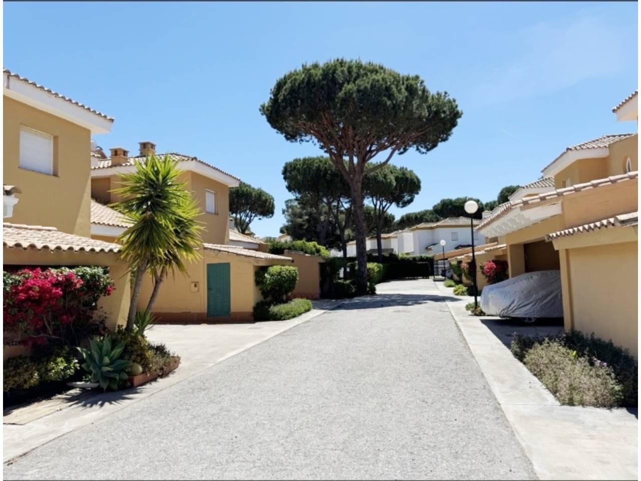 Casa Adosada de 5 Dormitorios en alquiler vacacional en Chiclana de la Frontera