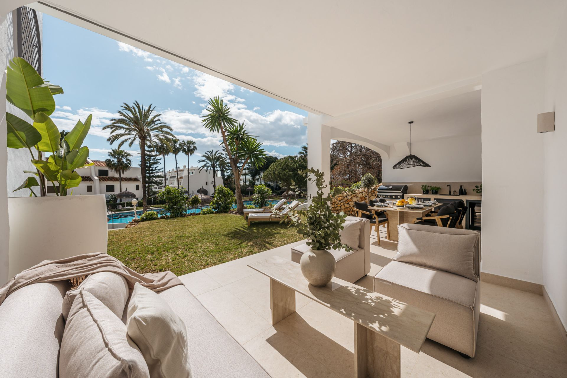 Piso de 3 Dormitorios y 2 Baños en venta en Milla de Oro, Marbella