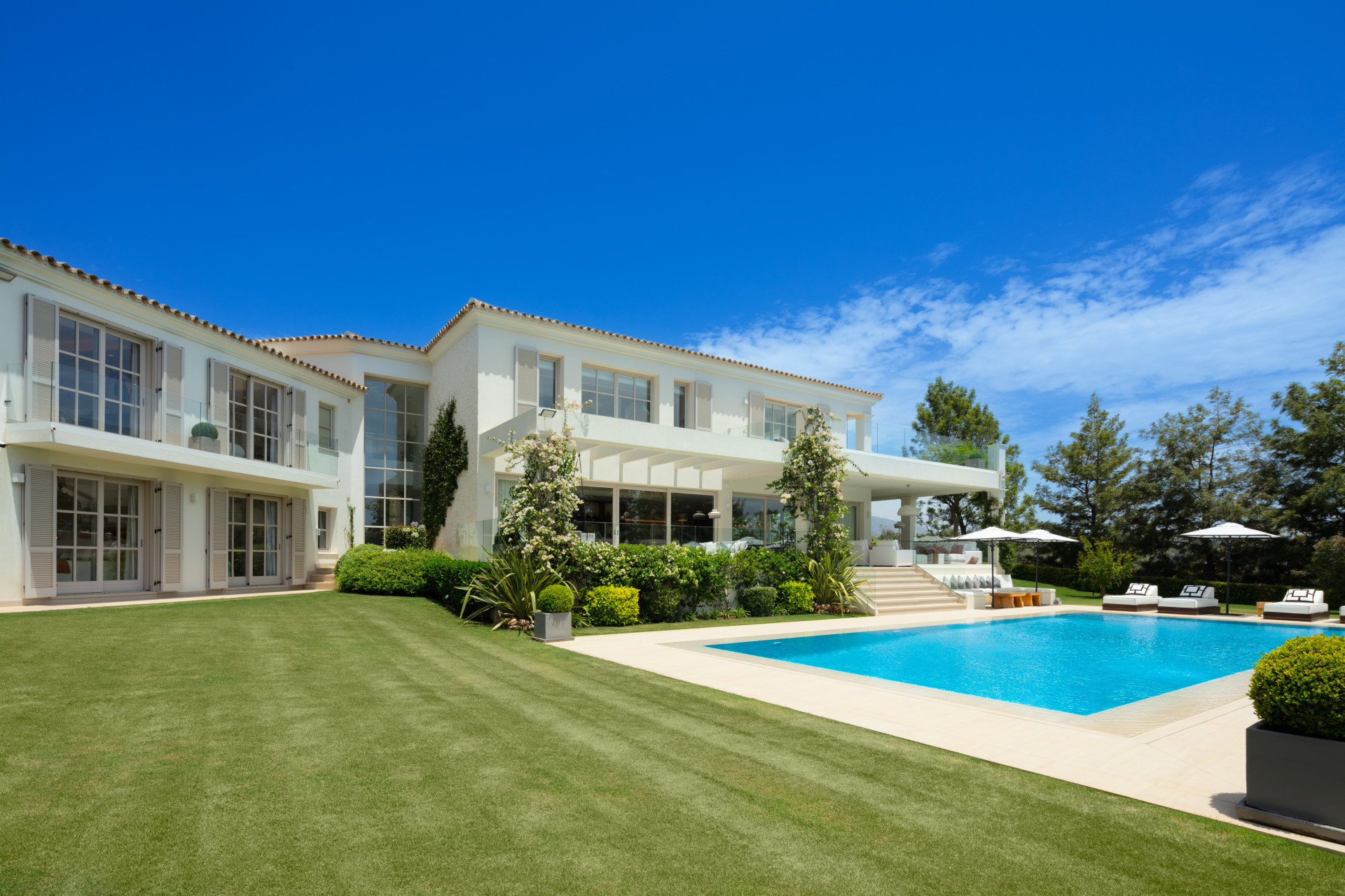 6 спални, 9 бани - Вила за продажба в Nueva Andalucia, Marbella