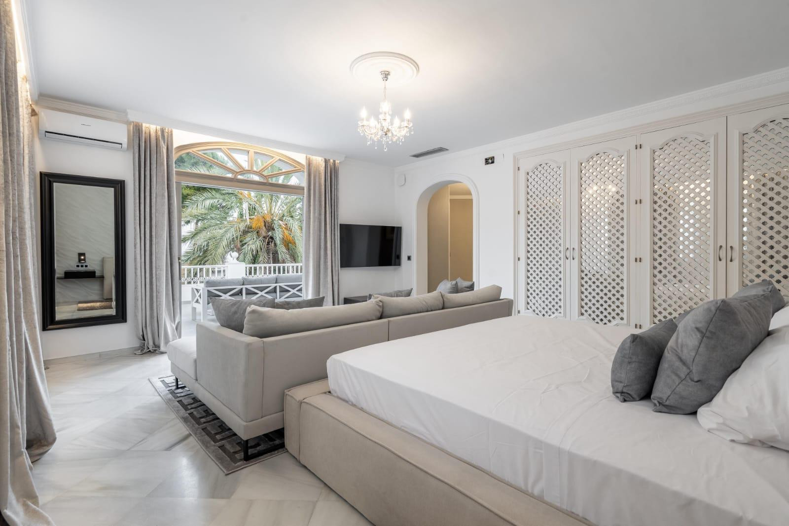 Casa de 10 Dormitorios en venta en Nueva Andalucía, Marbella