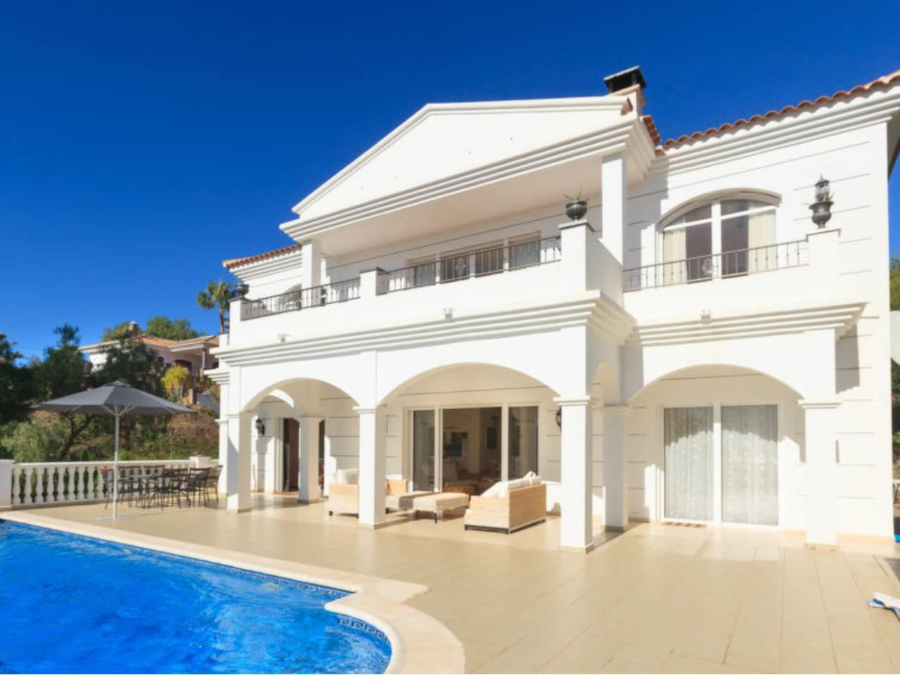 Casa Adosada de 4 Dormitorios y 4 Baños en alquiler vacacional en Nerja