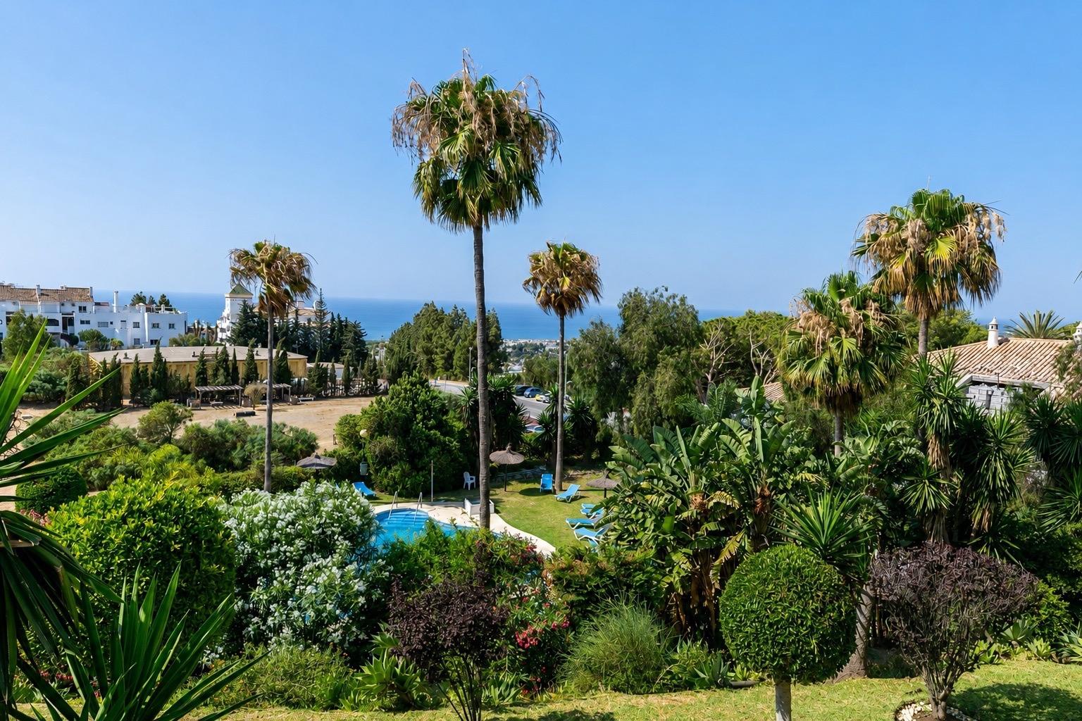 Piso de 2 Dormitorios en venta en Calahonda, Mijas