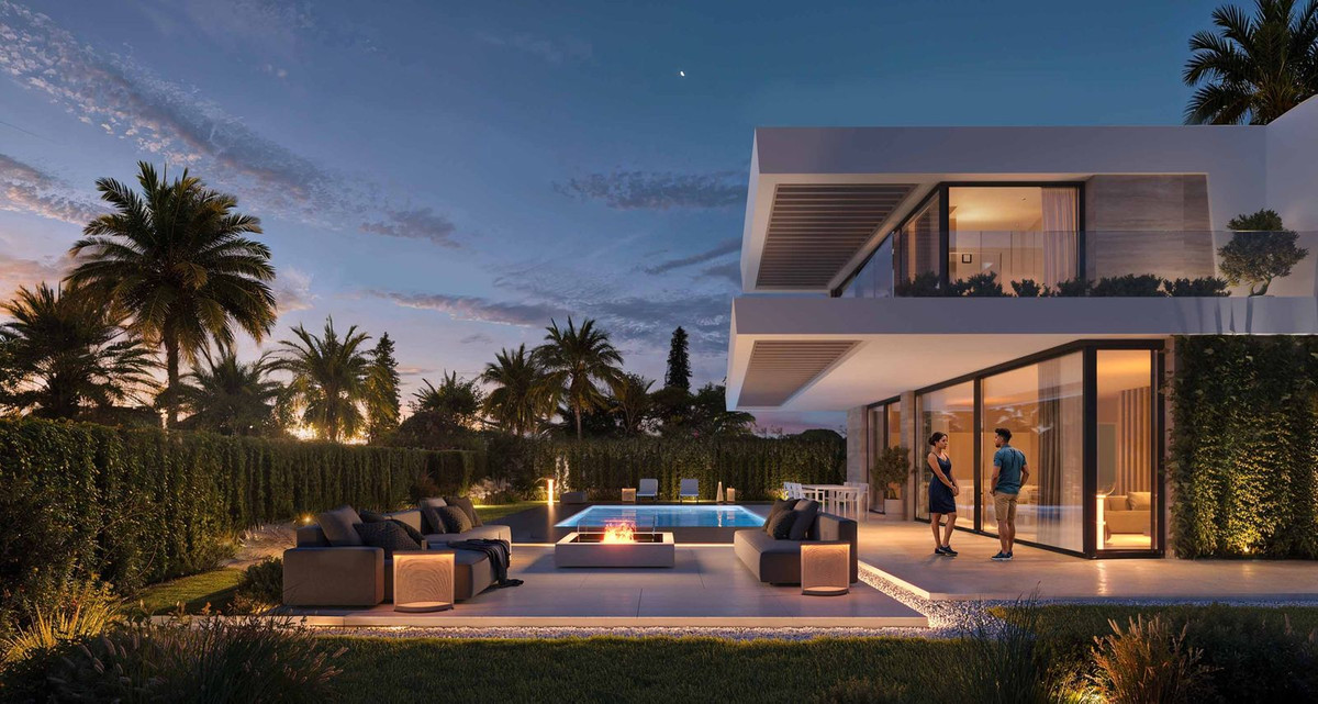 Casa de 5 Dormitorios y 4 Baños en venta en Calahonda