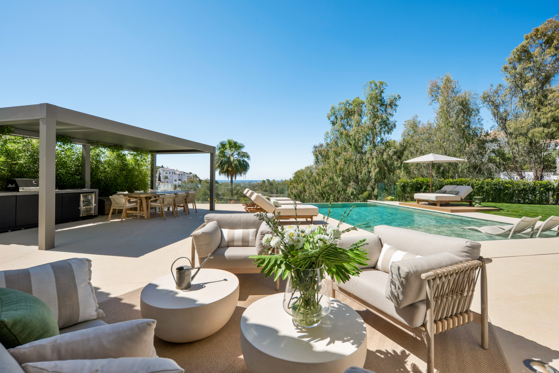 6 Bed, 7 Bath - Villa for Sale in La Quinta, Benahavis