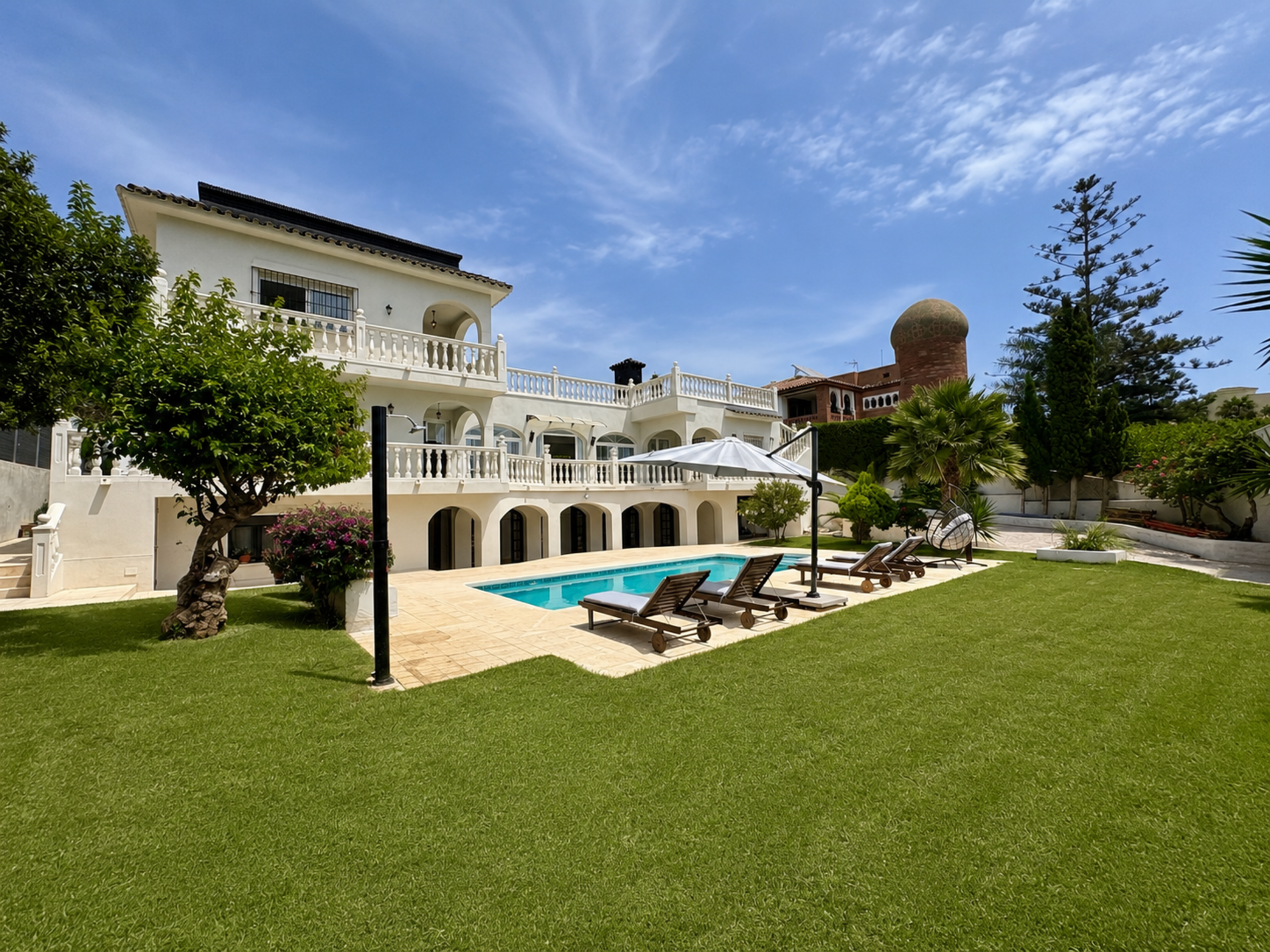 Casa de 9 Dormitorios en venta en El Faro, Mijas