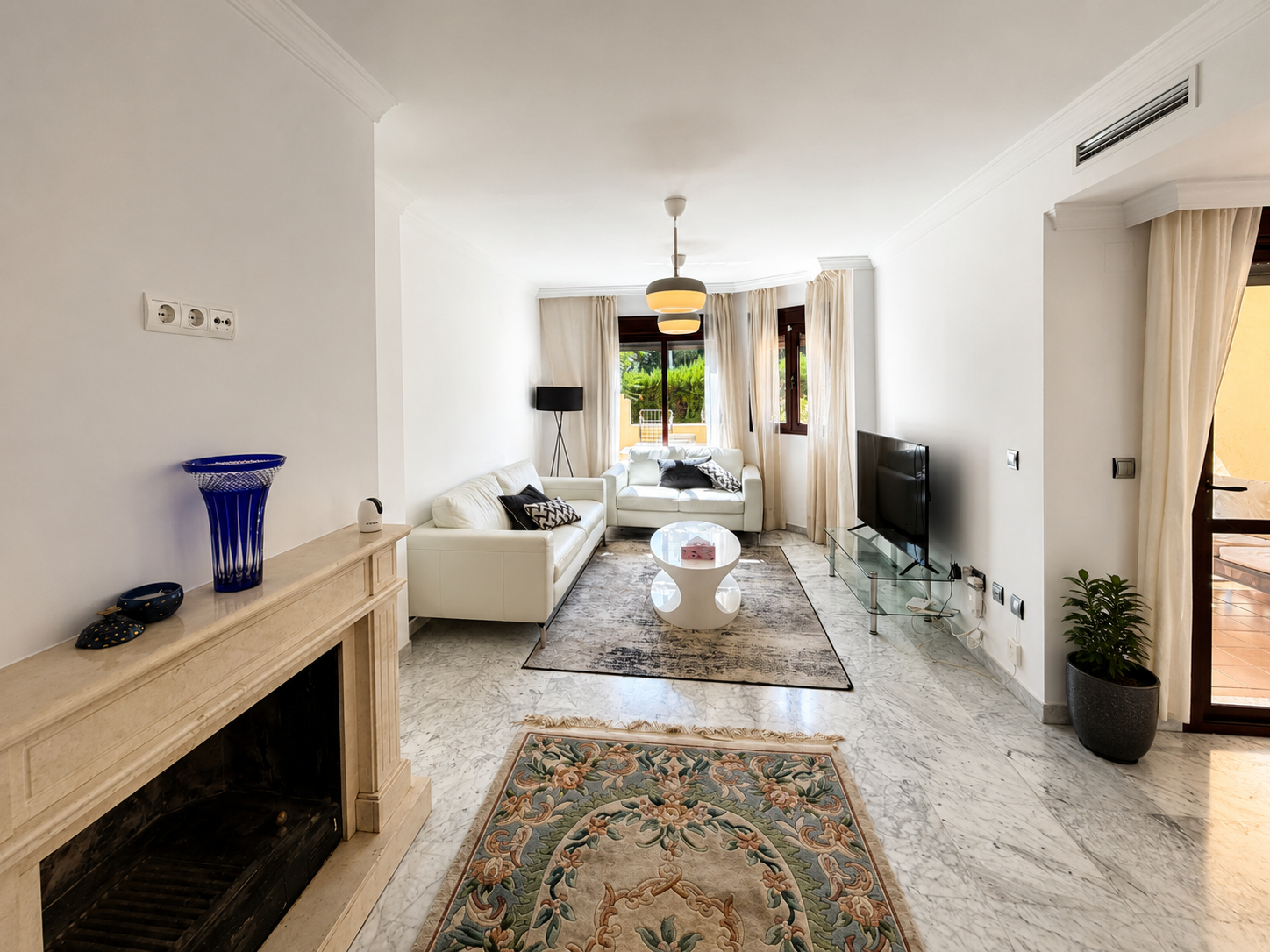 Casa Adosada de 3 Dormitorios y 4 Baños en venta en Milla de Oro, Marbella