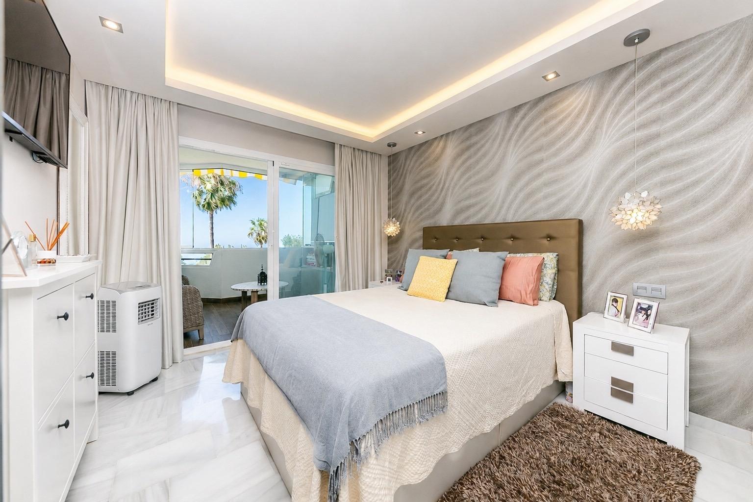 Piso de 2 Dormitorios en venta en Calahonda, Mijas