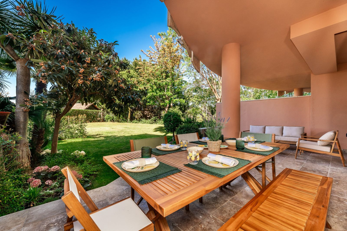 Piso de 3 Dormitorios en venta en Nueva Andalucía, Marbella