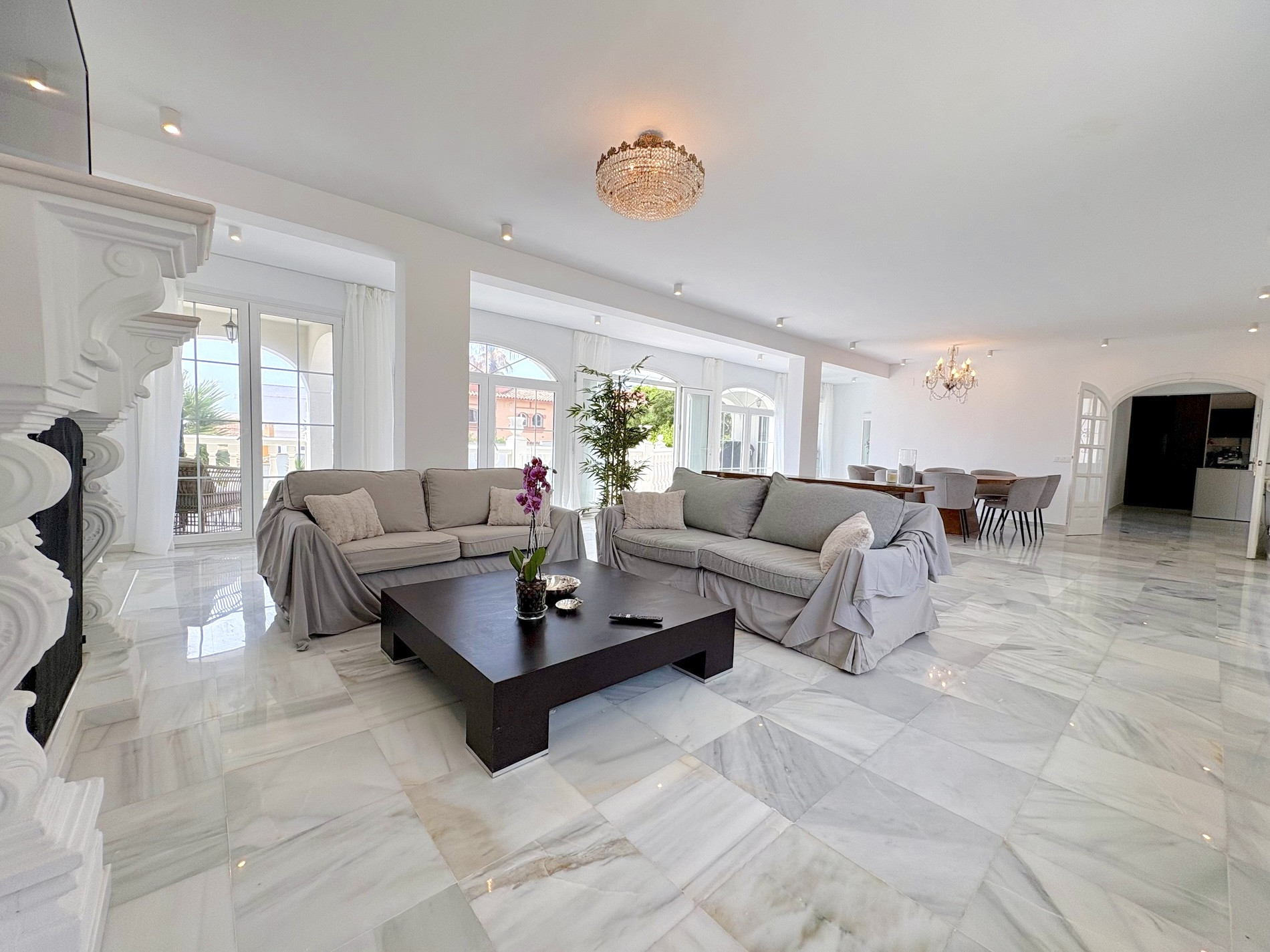Casa de 9 Dormitorios en venta en El Faro, Mijas
