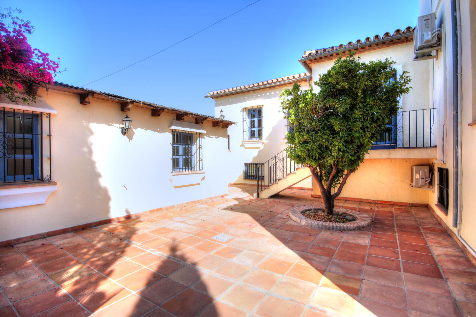 Casa de 7 Dormitorios en venta en Estepona