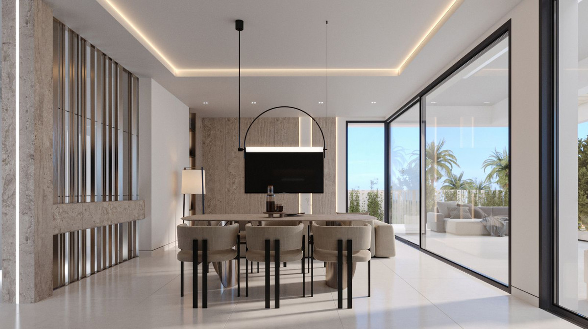 Casa de 5 Dormitorios y 4 Baños en venta en Calahonda