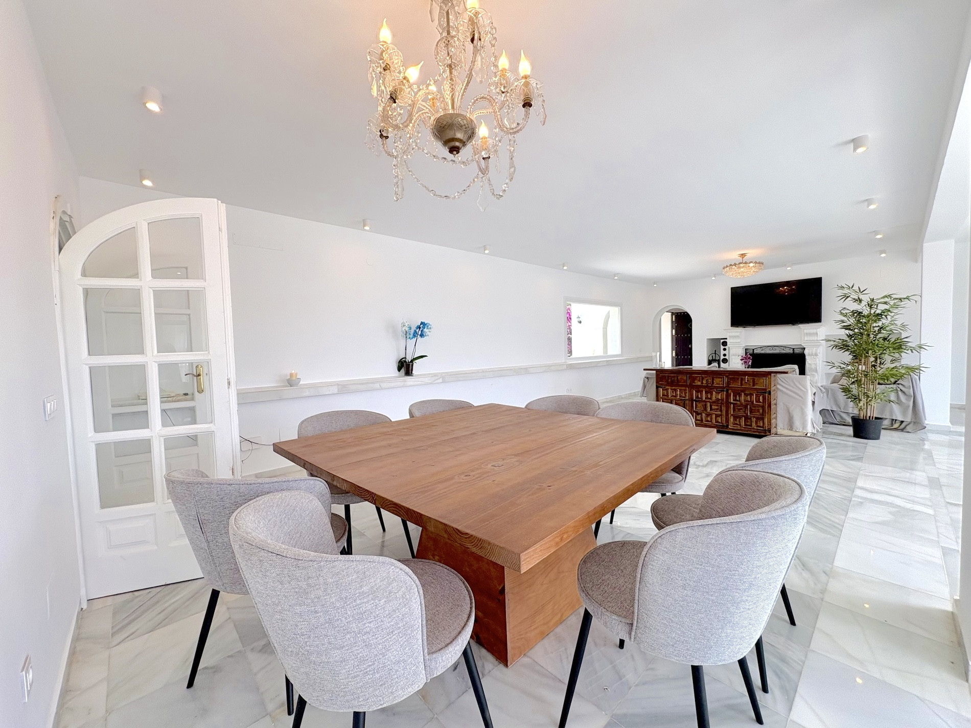 Casa de 9 Dormitorios en venta en El Faro, Mijas