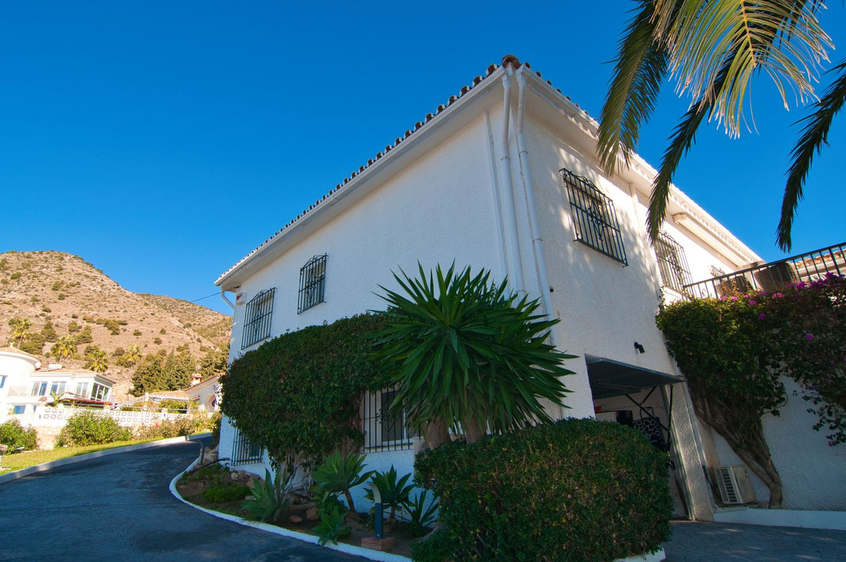 Casa de 4 Dormitorios y 2 Baños en venta en La Capellanía, Benalmádena