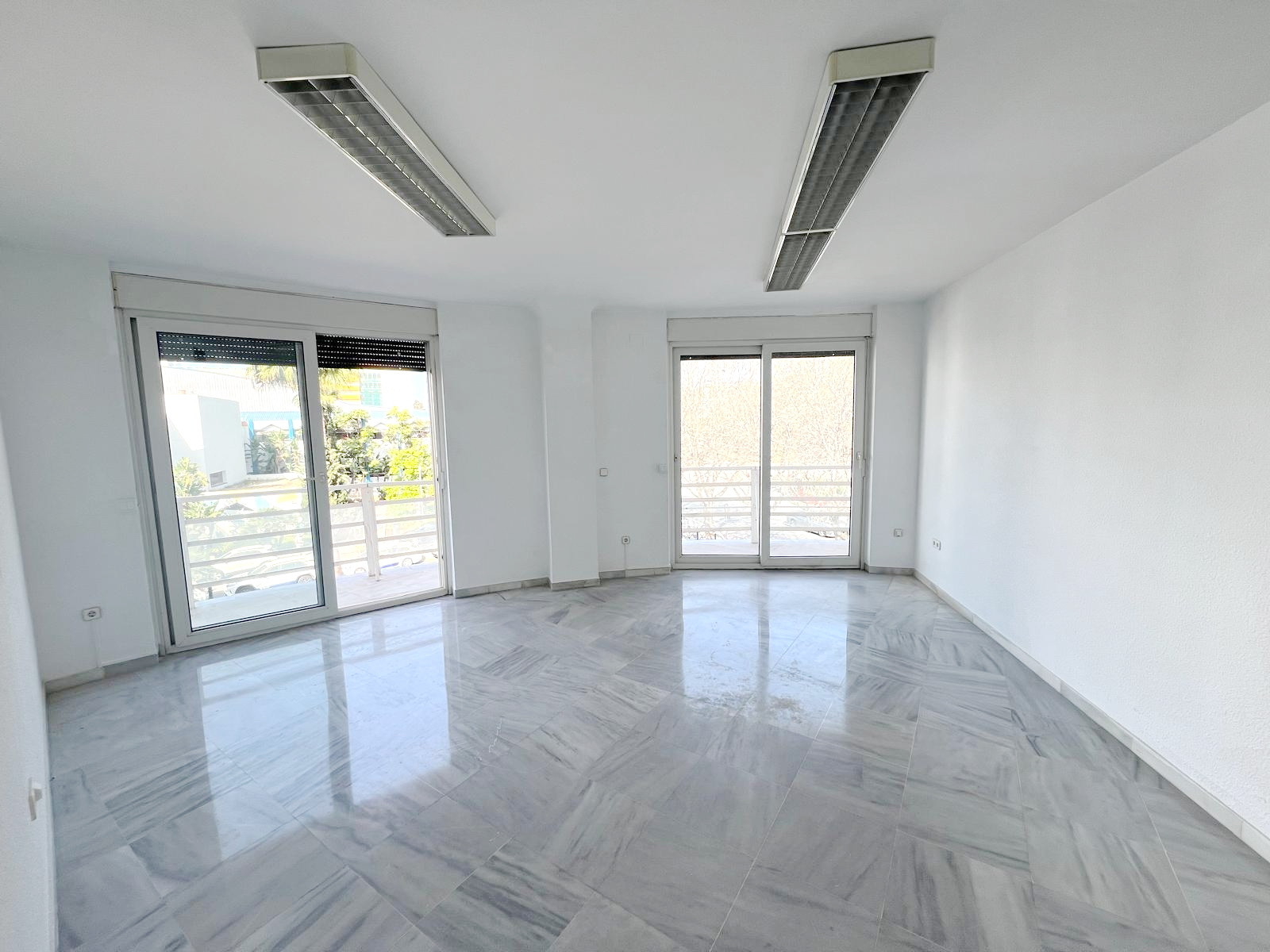 Piso de 2 Dormitorios y 1 Baño en venta en Milla de Oro, Marbella