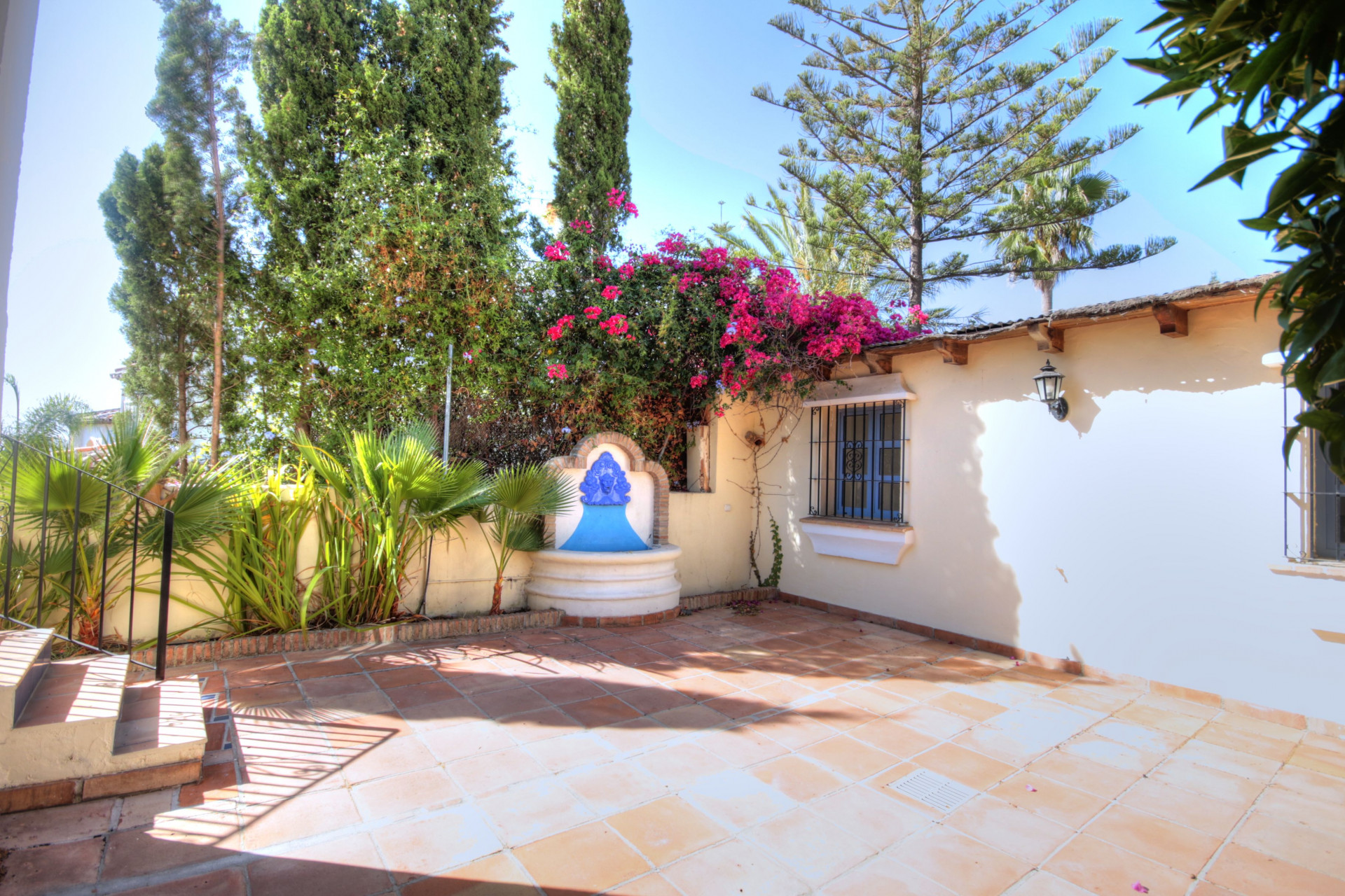 Casa de 7 Dormitorios en venta en Estepona