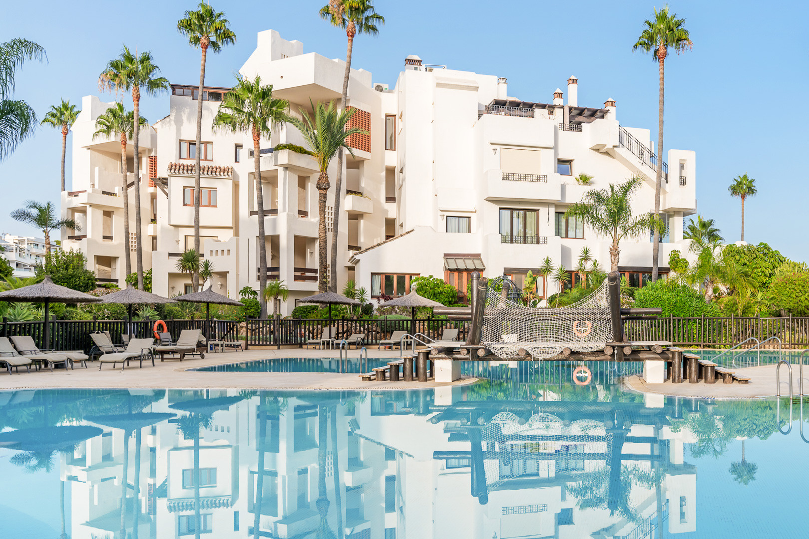 Piso de 3 Dormitorios y 2 Baños en venta en Estepona