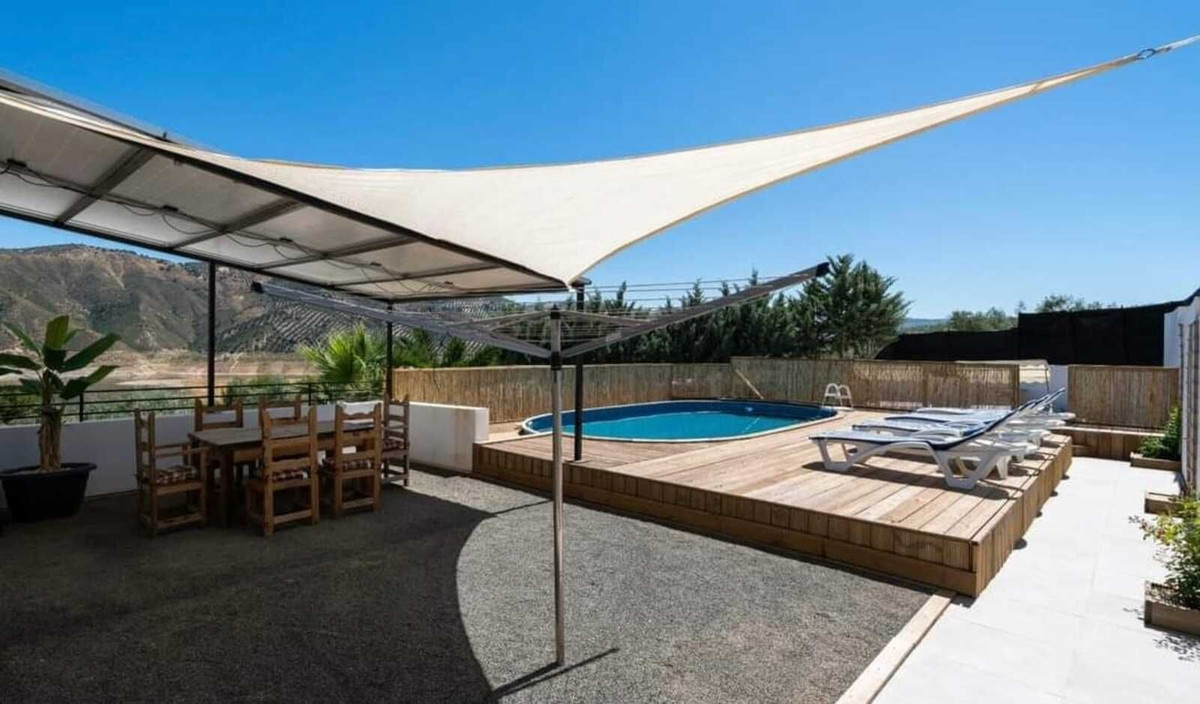 Casa de 6 Dormitorios en venta en Iznajar