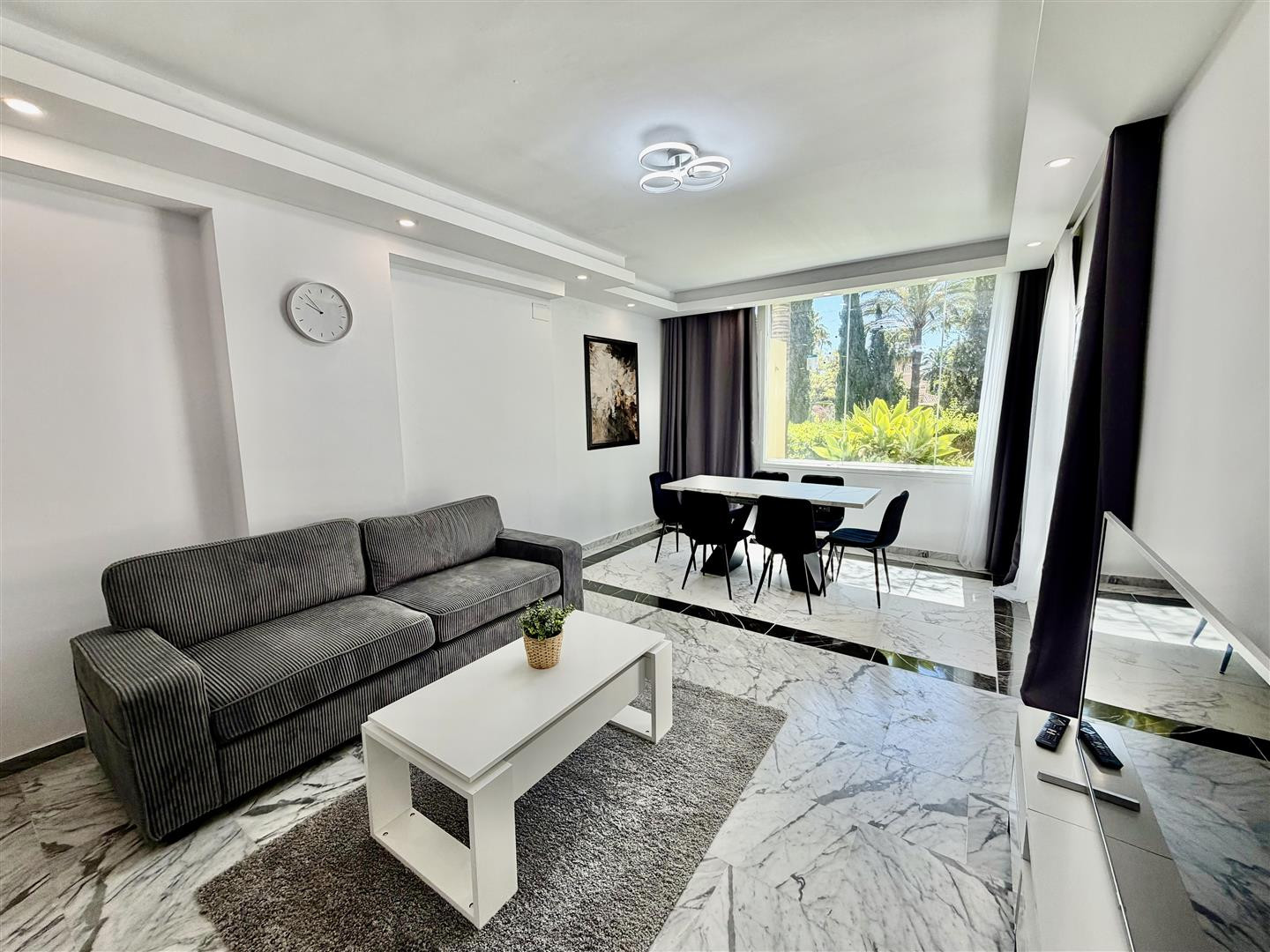 Piso de 3 Dormitorios y 2 Baños en venta en Bahía de Marbella
